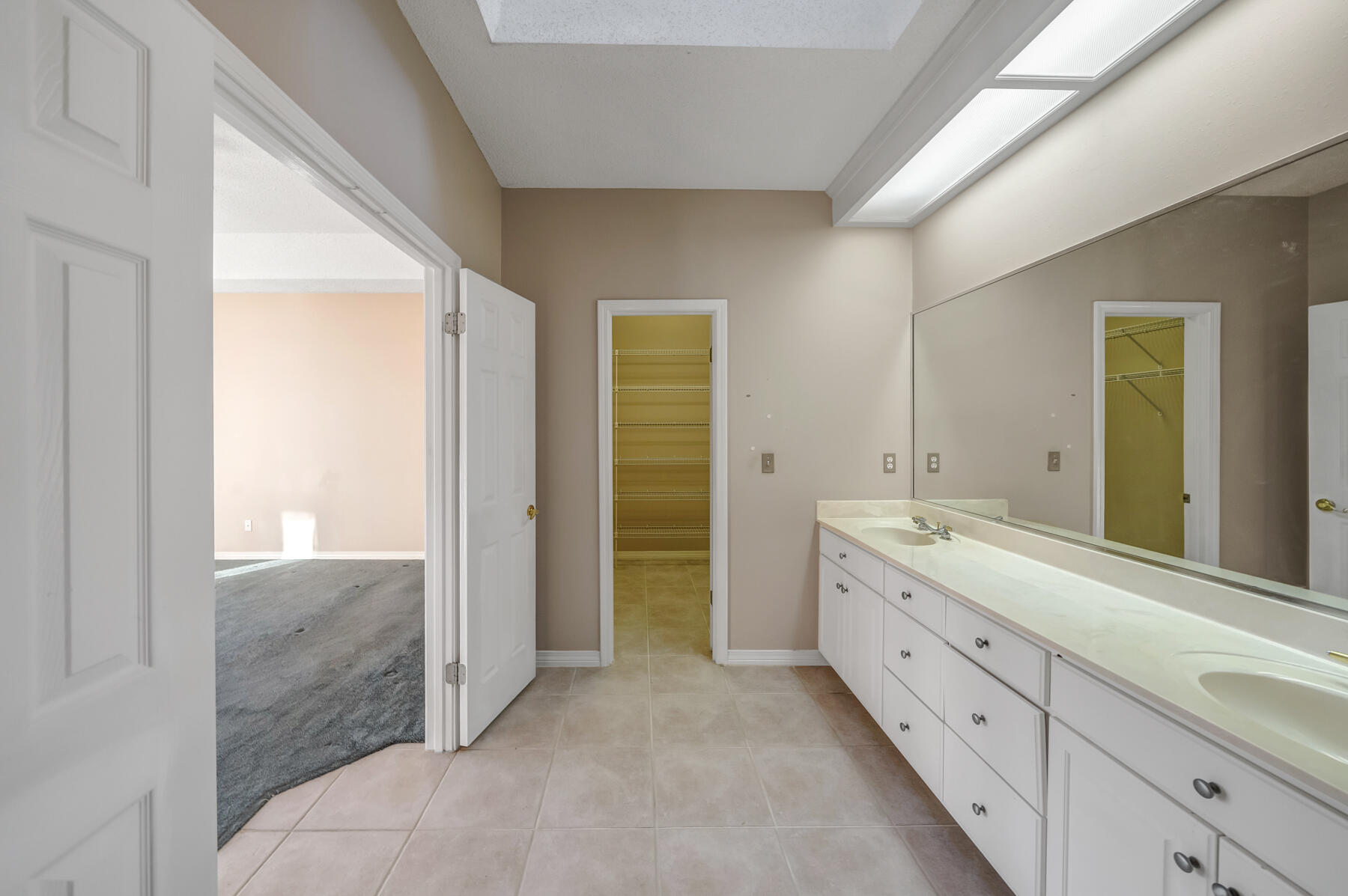 DOLPHIN ESTATES - Residential