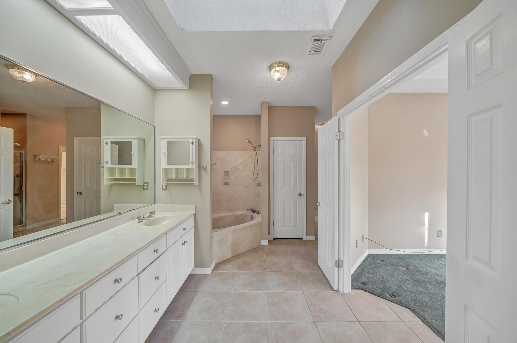 DOLPHIN ESTATES - Residential