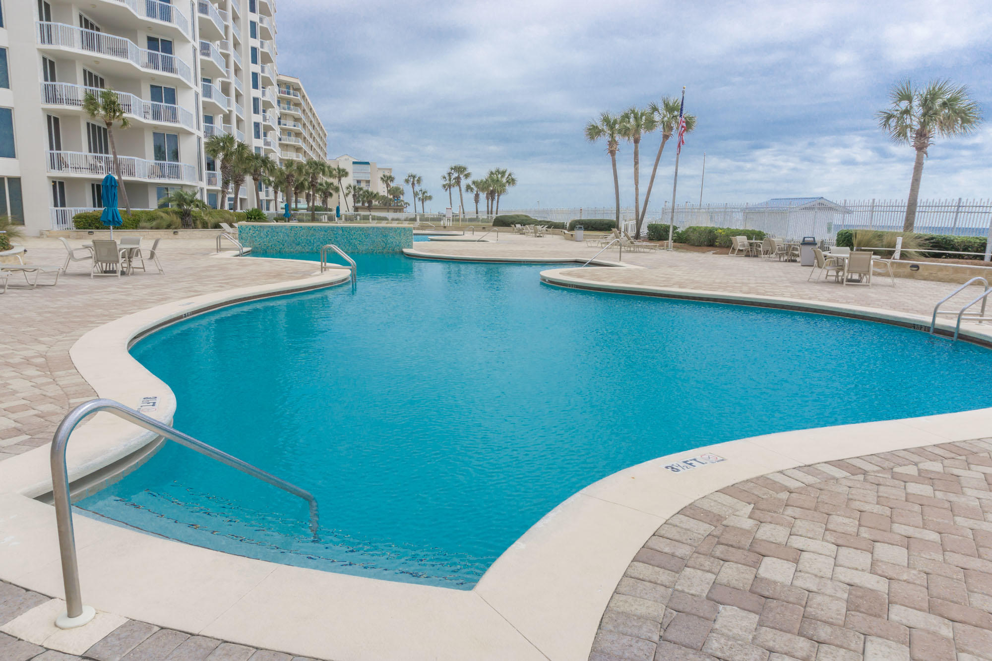SILVER BEACH TOWERS - Residential