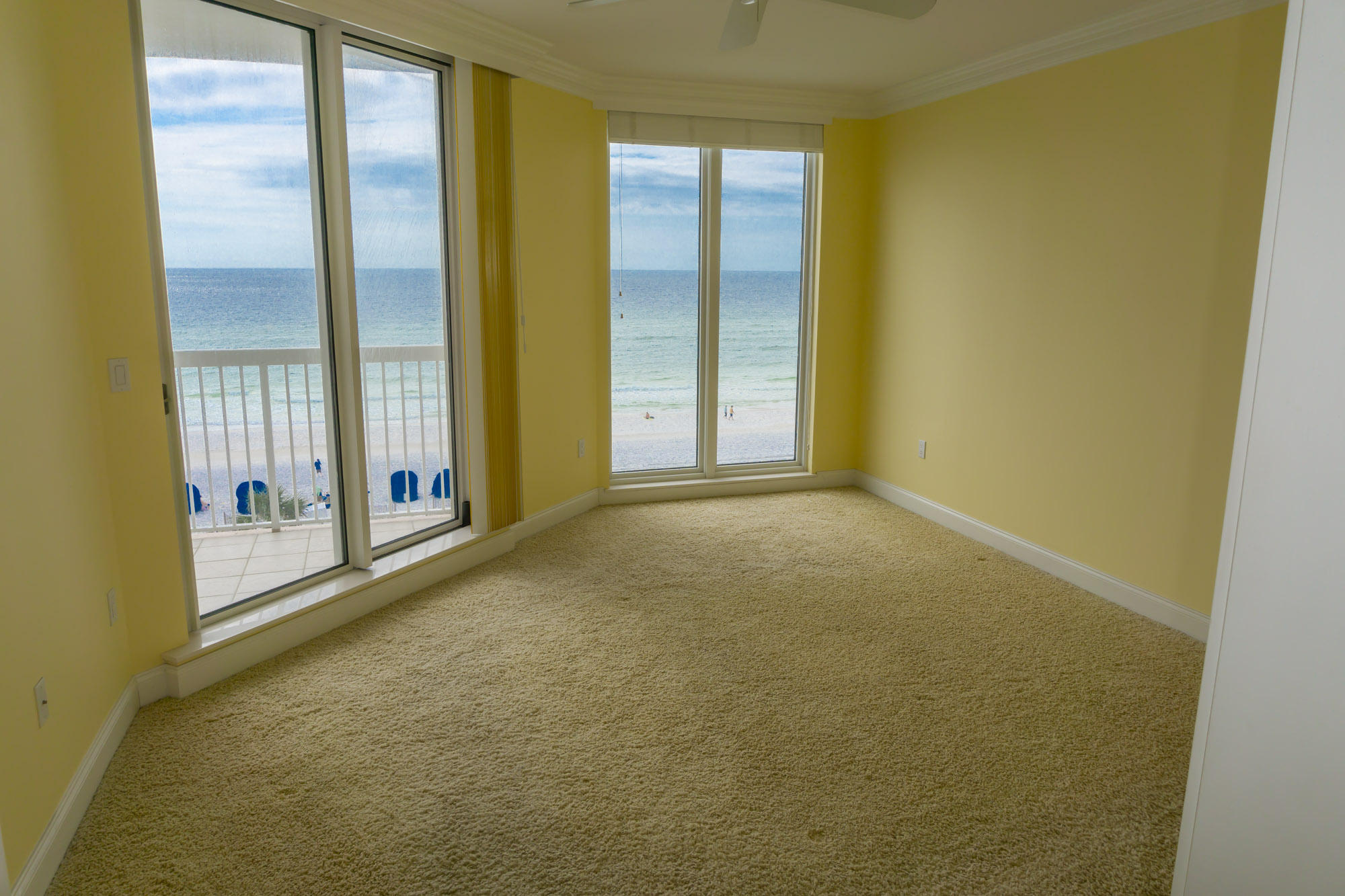 SILVER BEACH TOWERS - Residential