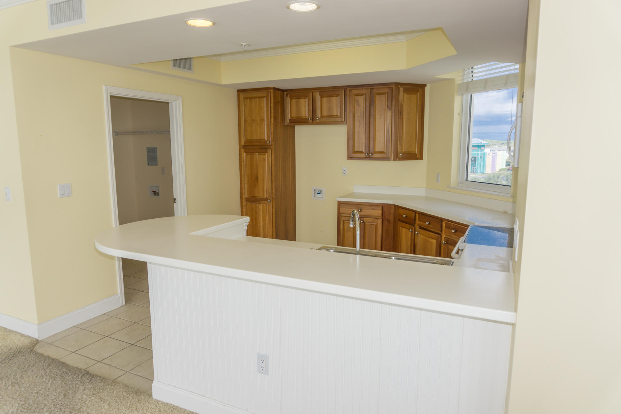 SILVER BEACH TOWERS - Residential