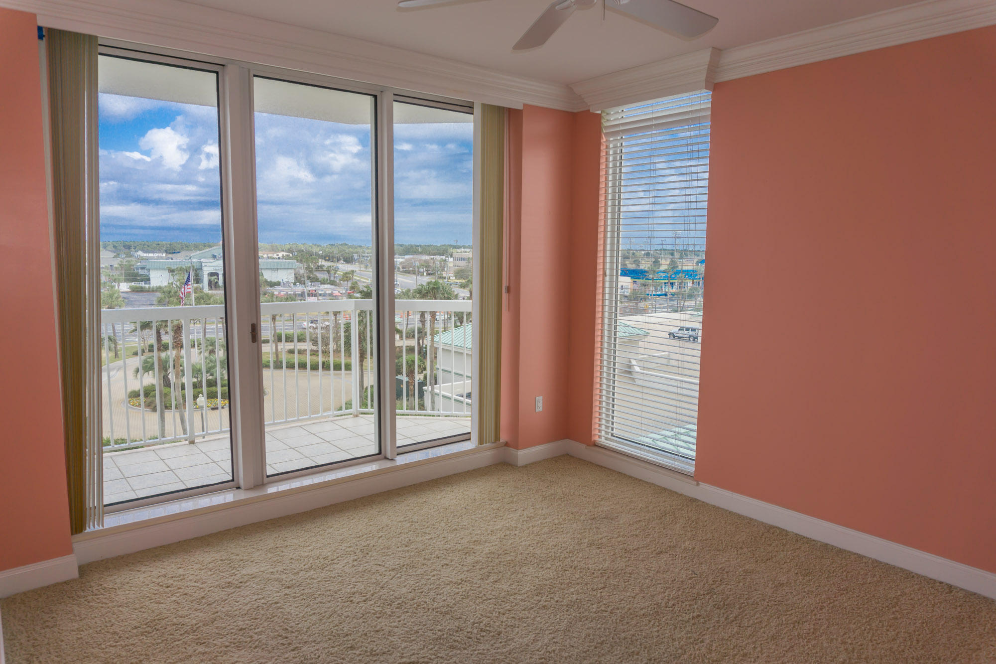 SILVER BEACH TOWERS - Residential