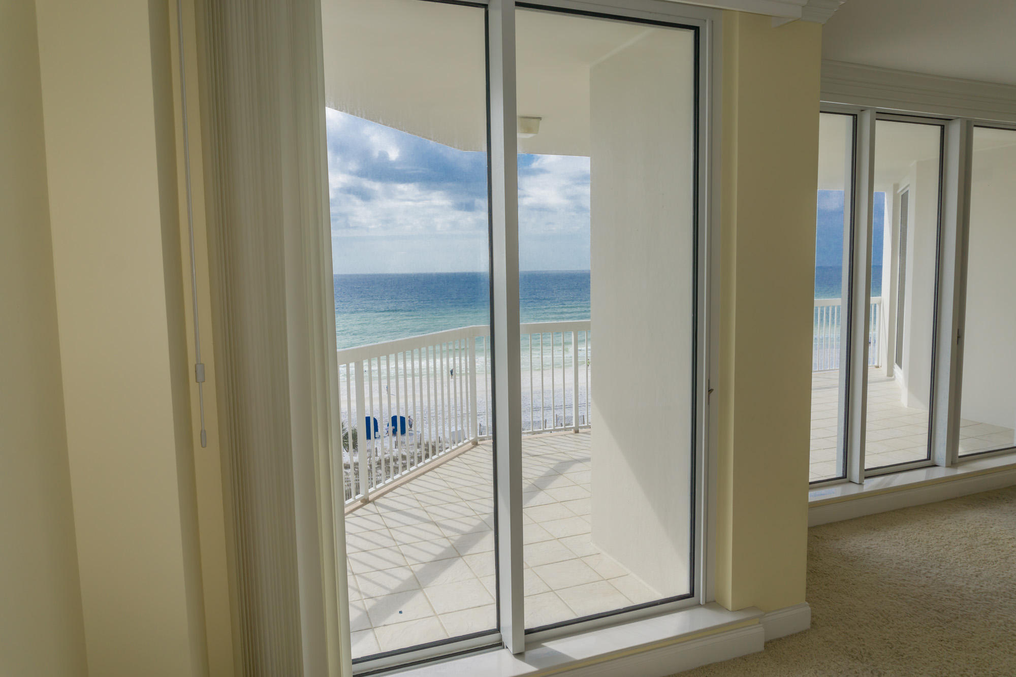 SILVER BEACH TOWERS - Residential