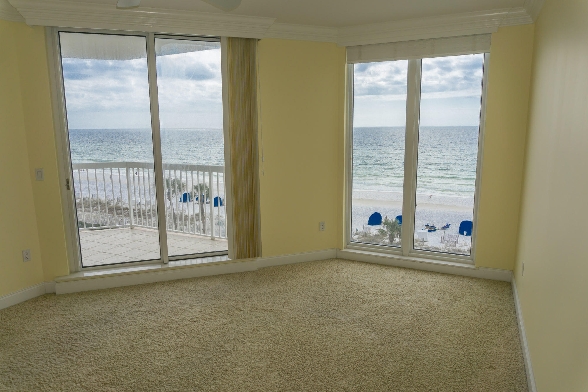 SILVER BEACH TOWERS - Residential