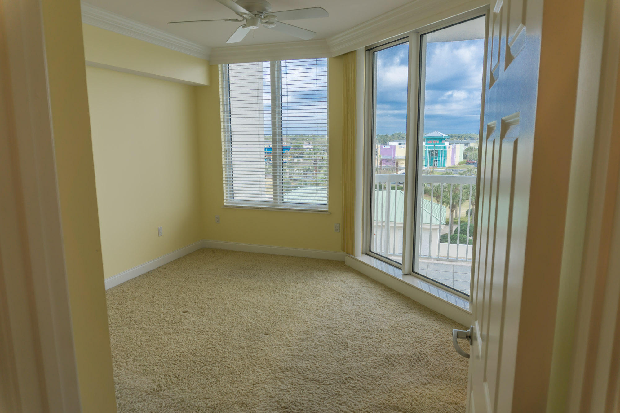 SILVER BEACH TOWERS - Residential