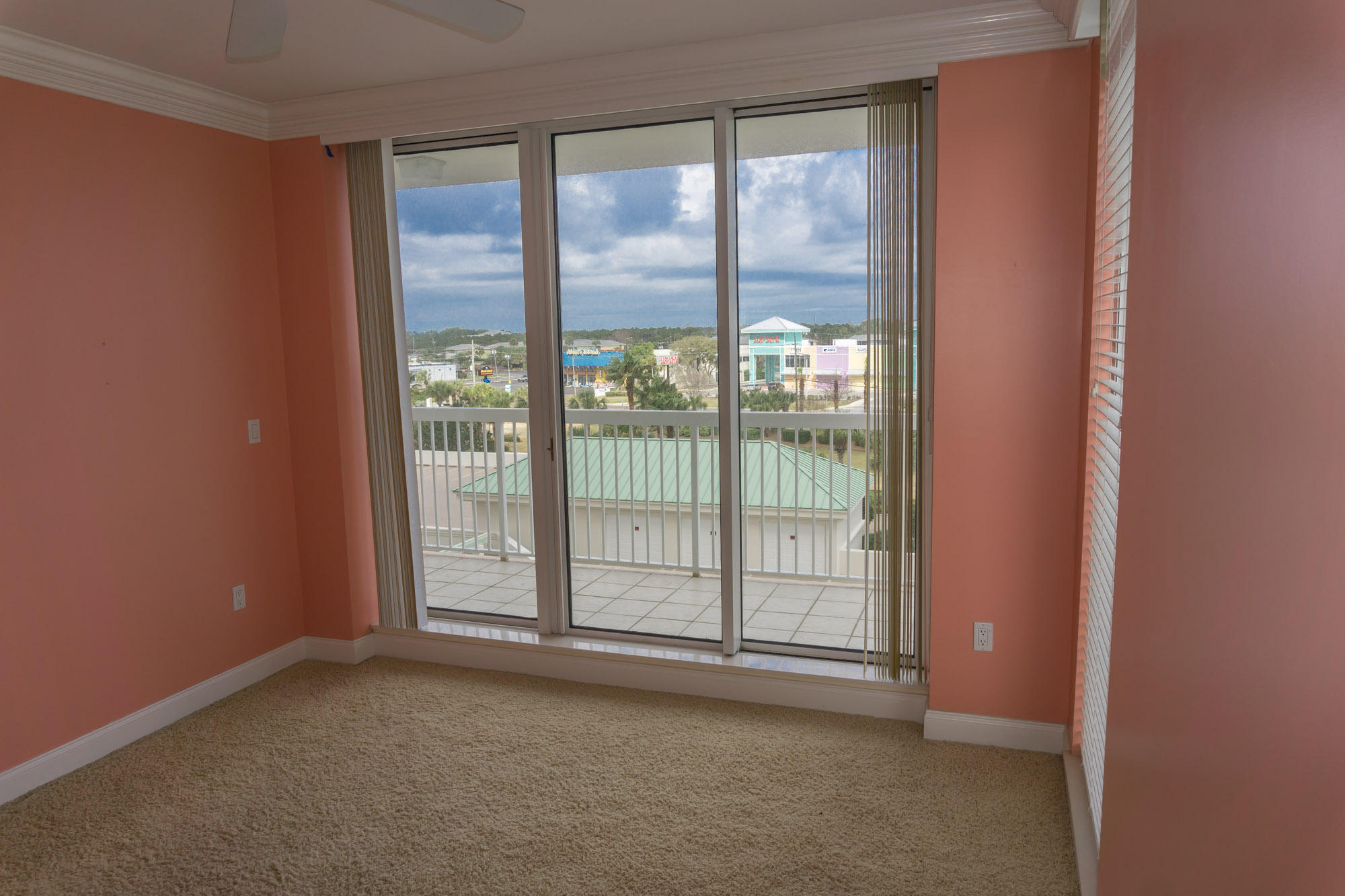SILVER BEACH TOWERS - Residential