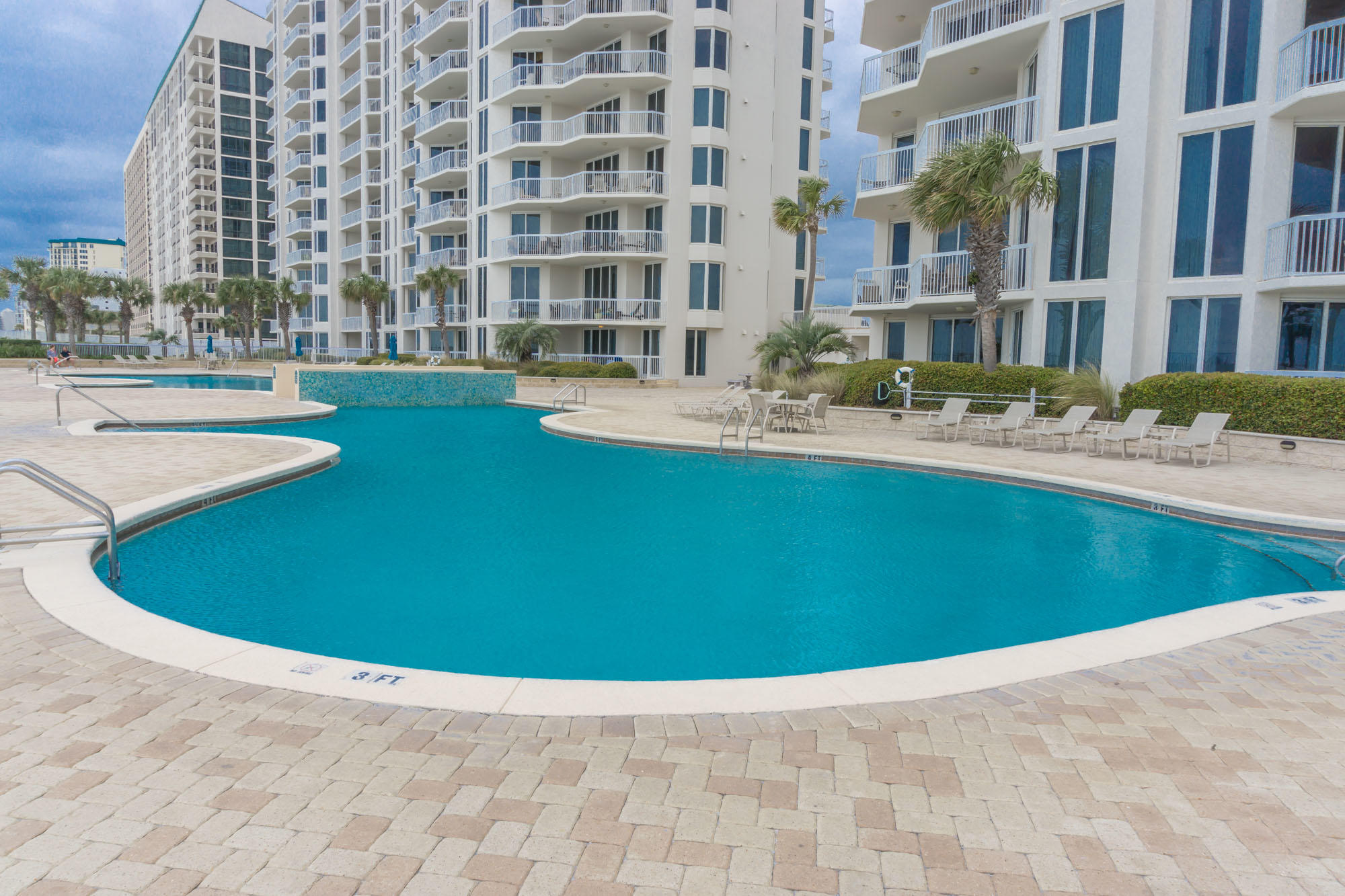 SILVER BEACH TOWERS - Residential