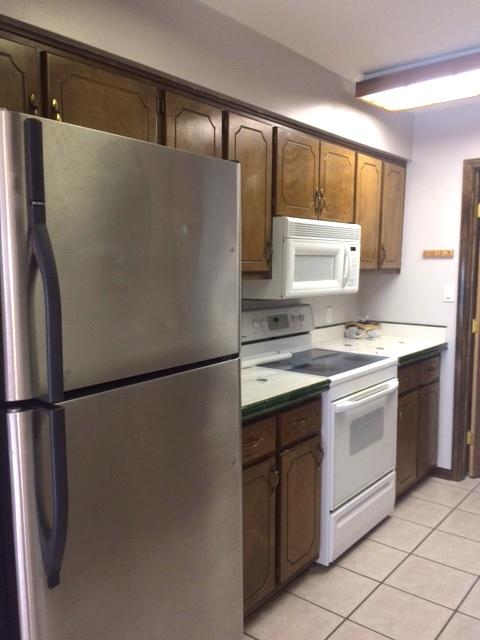 COUNTRYVIEW ESTATES - Residential Lease