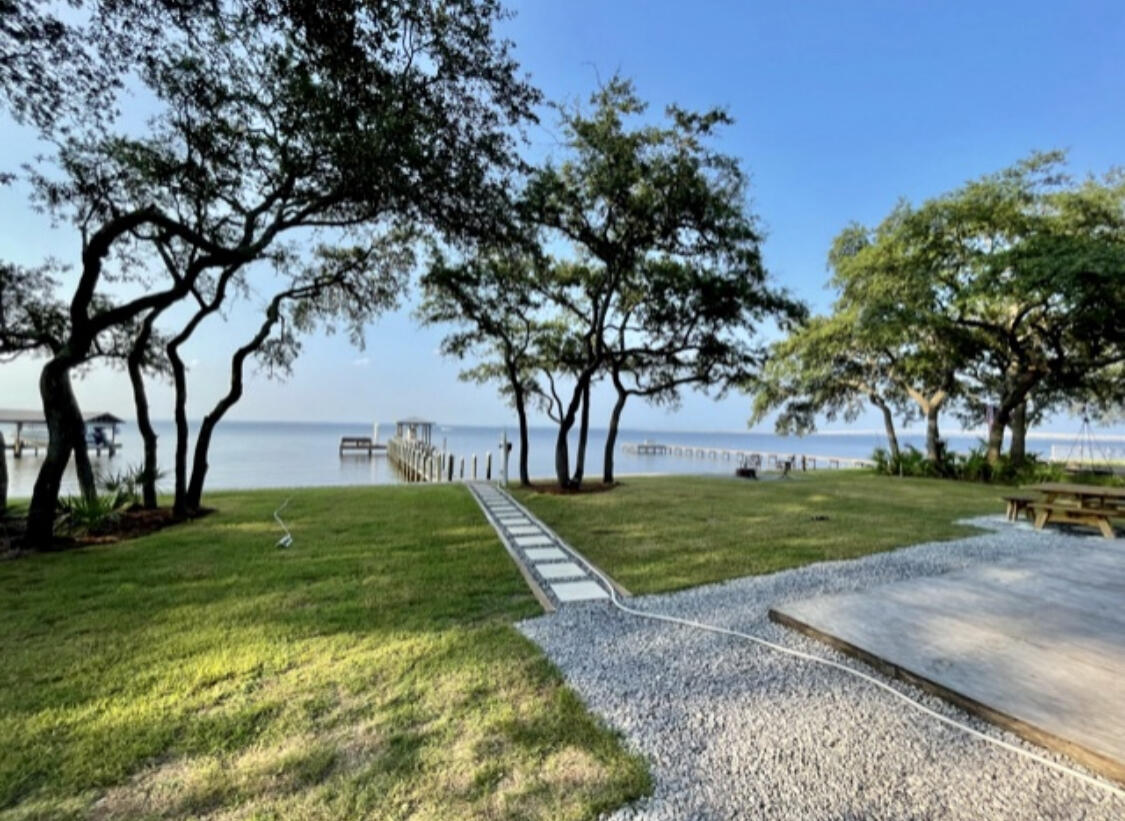 BAY PINES - Land