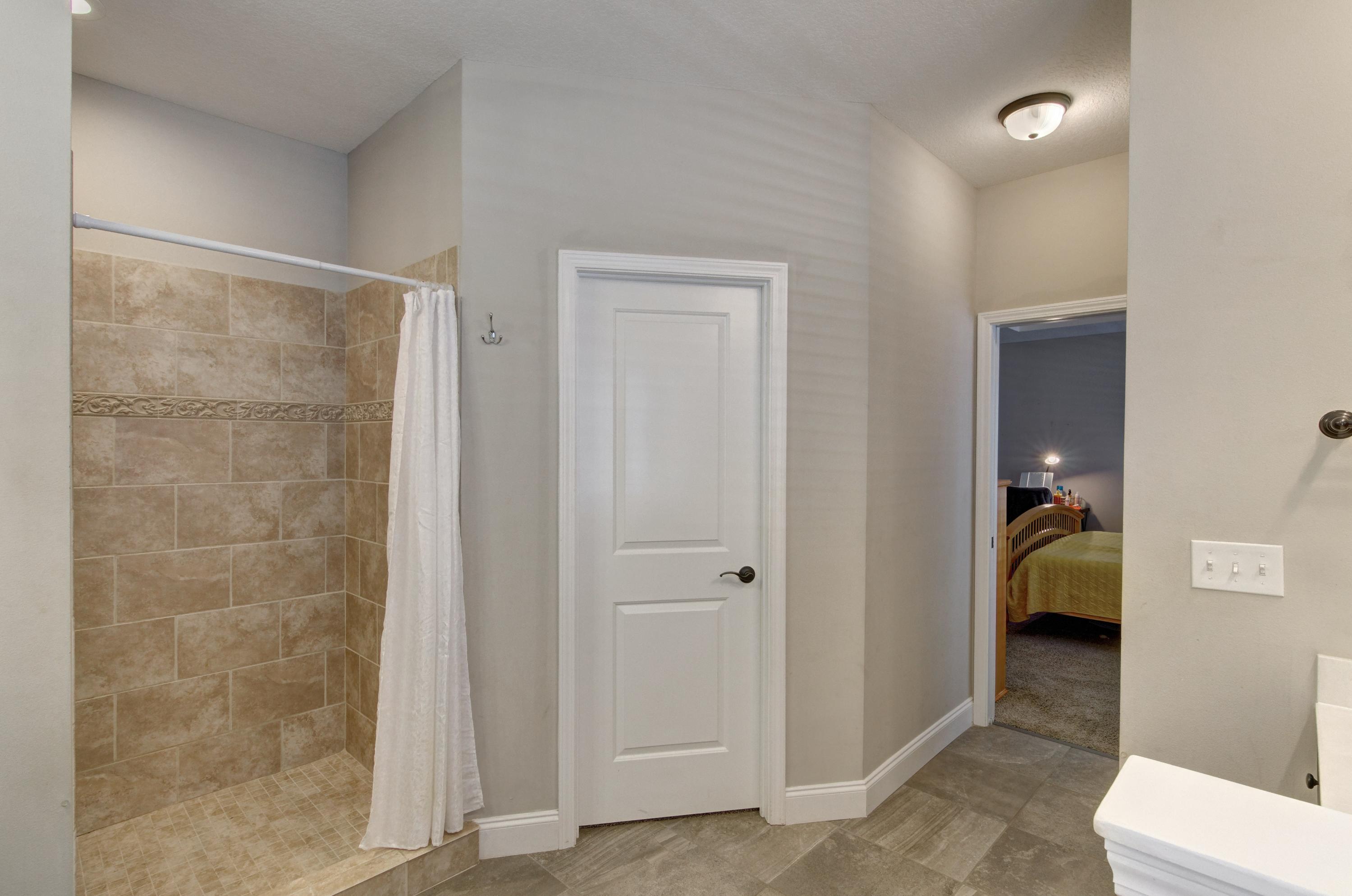CRESCENT SHORES - Residential
