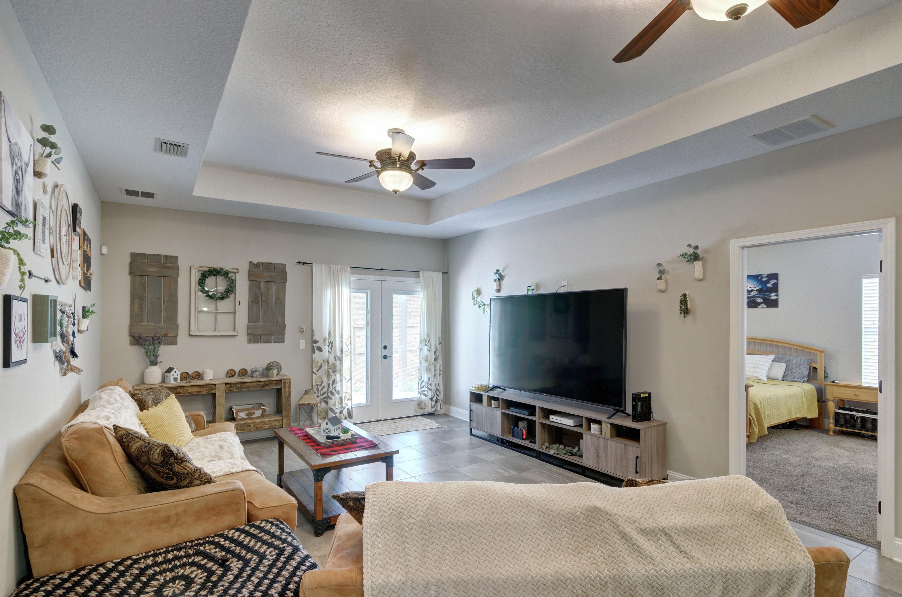 CRESCENT SHORES - Residential