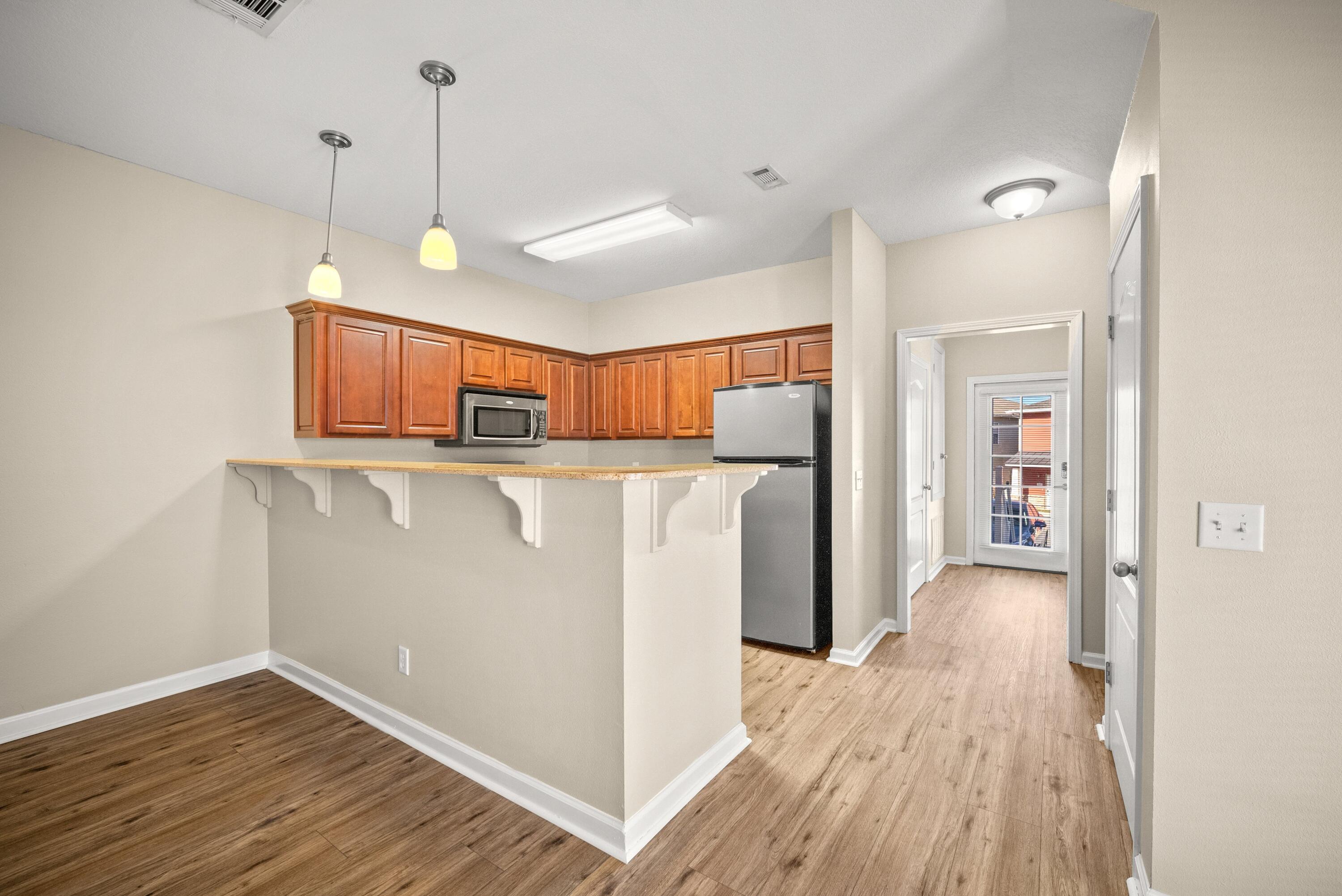 Crestview-ARBOR LAKE TH - Residential Lease