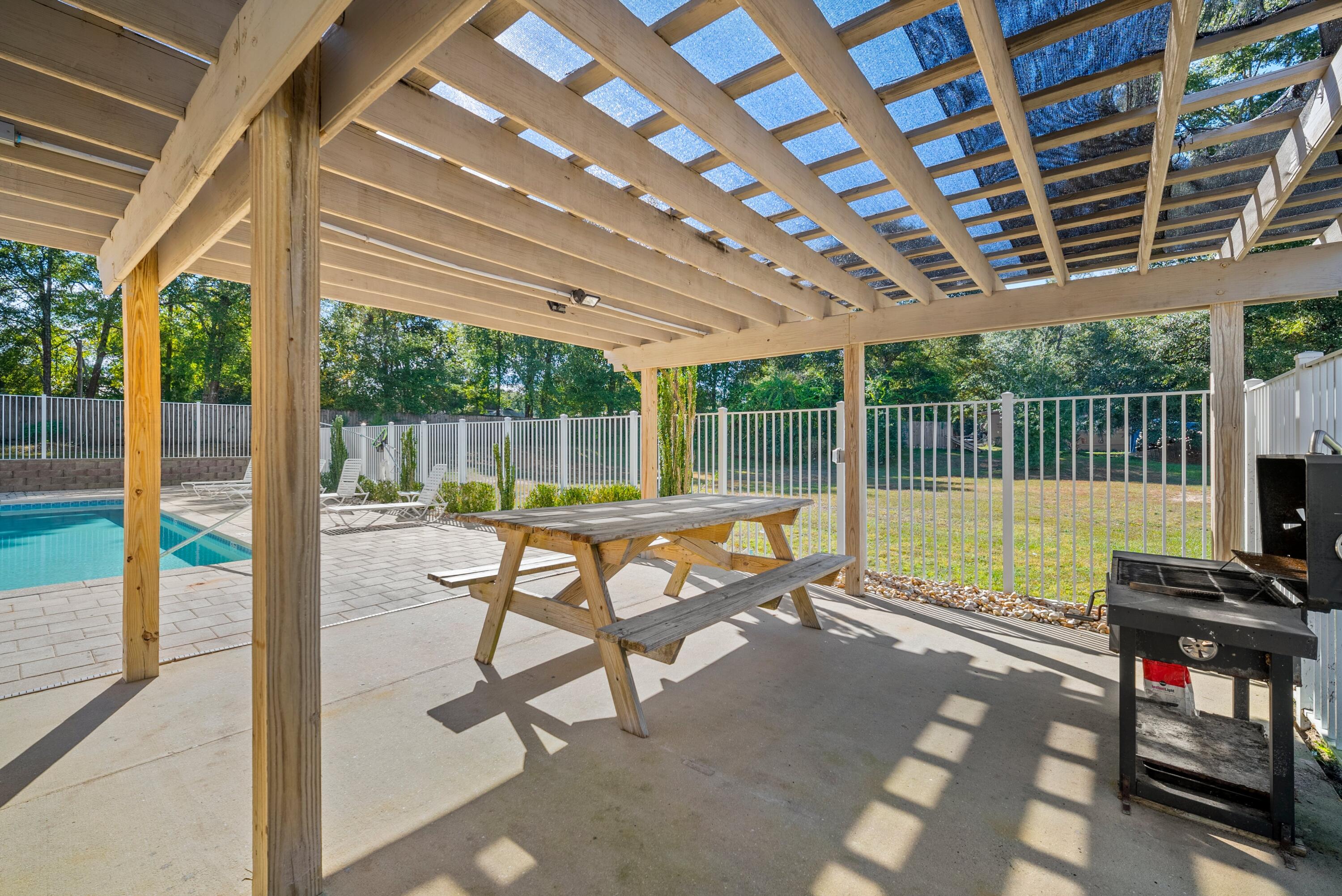 Crestview-ARBOR LAKE TH - Residential Lease