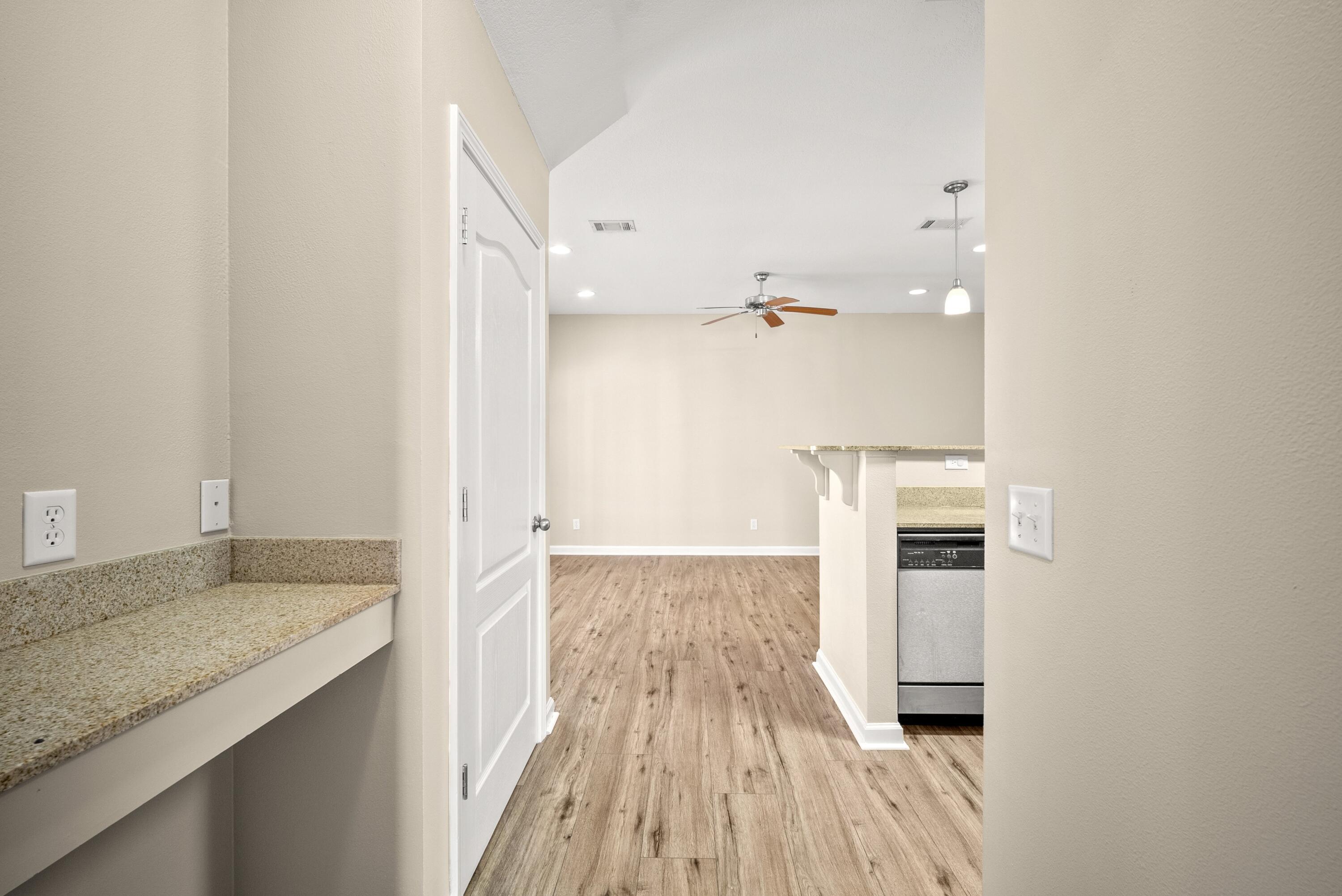 Crestview-ARBOR LAKE TH - Residential Lease