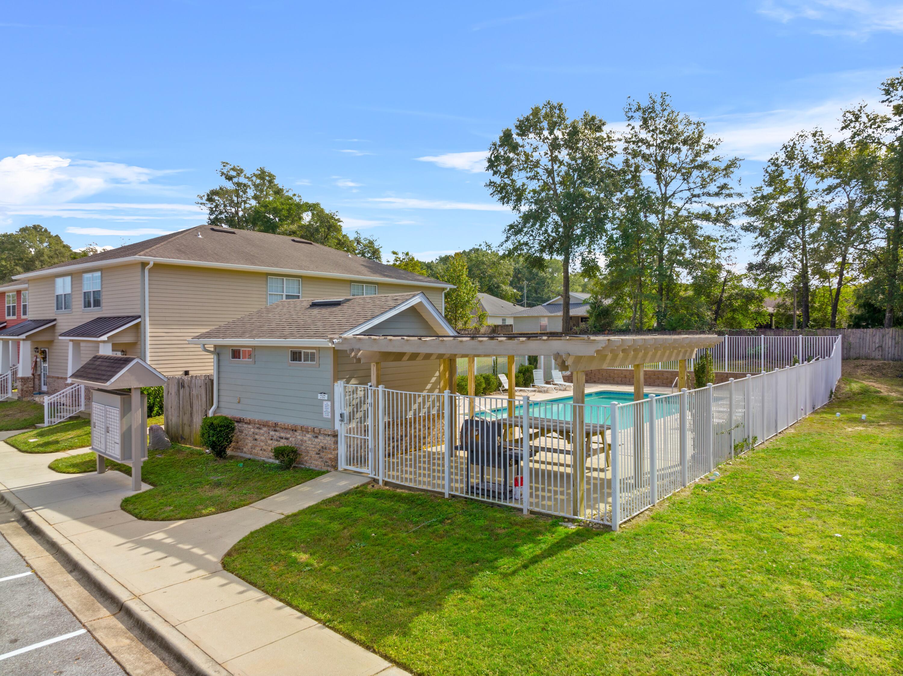 Crestview-ARBOR LAKE TH - Residential Lease