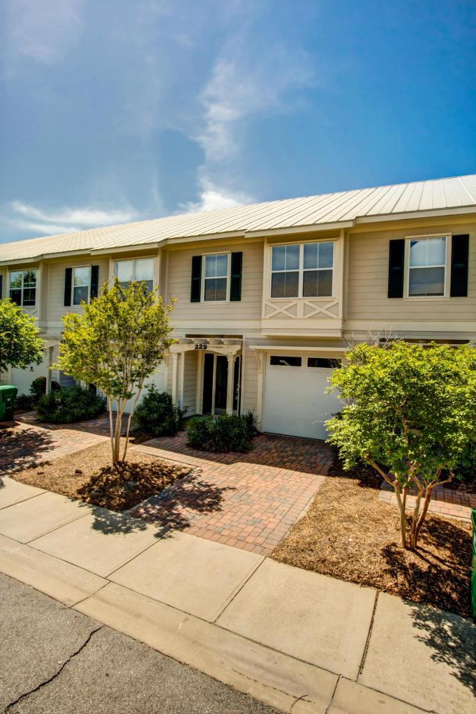 OLD BAY VILLAGE PHASE 1 - Residential Lease