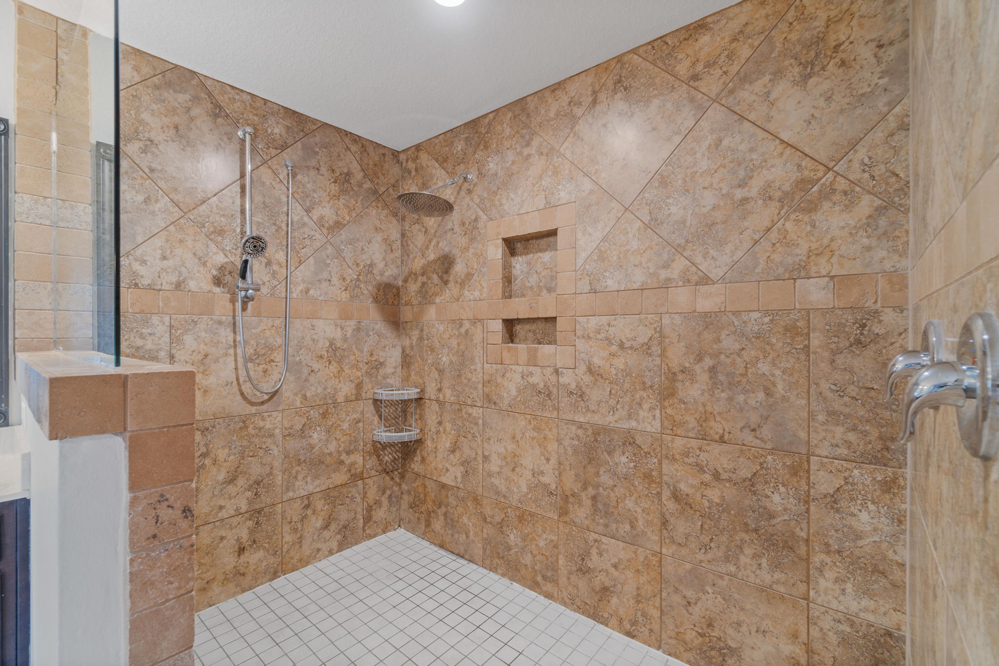 HOLLEY BY THE SEA - Residential