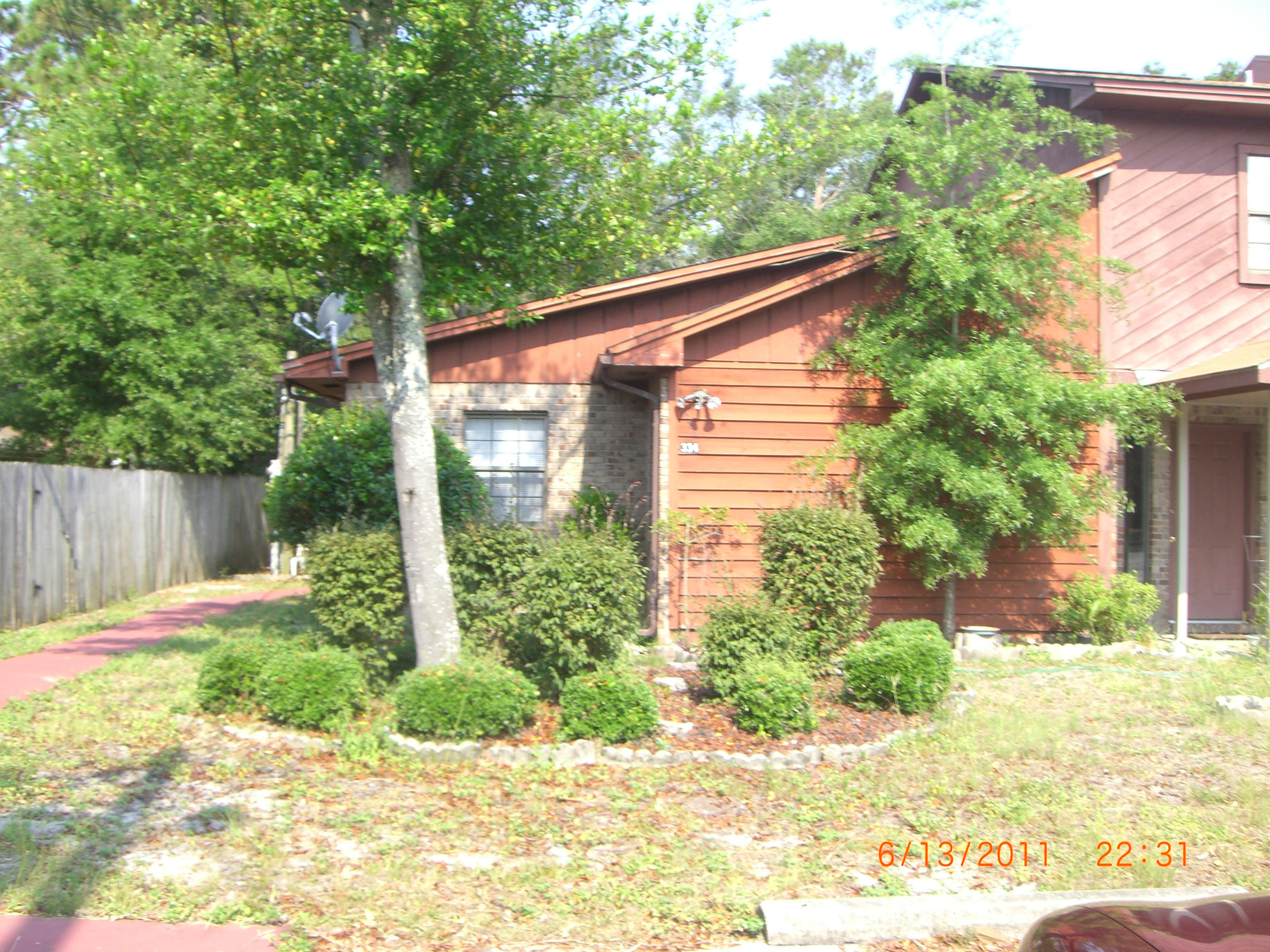 Must see this townhome close to Eglin and Hurlburt - end unit with fenced yard and screened-in-porch to enjoy. Nice sized back yard with garden shed. Close to schools, shopping and beaches. Recently remodeled. Will accept small pet with non-refundable pet fee.