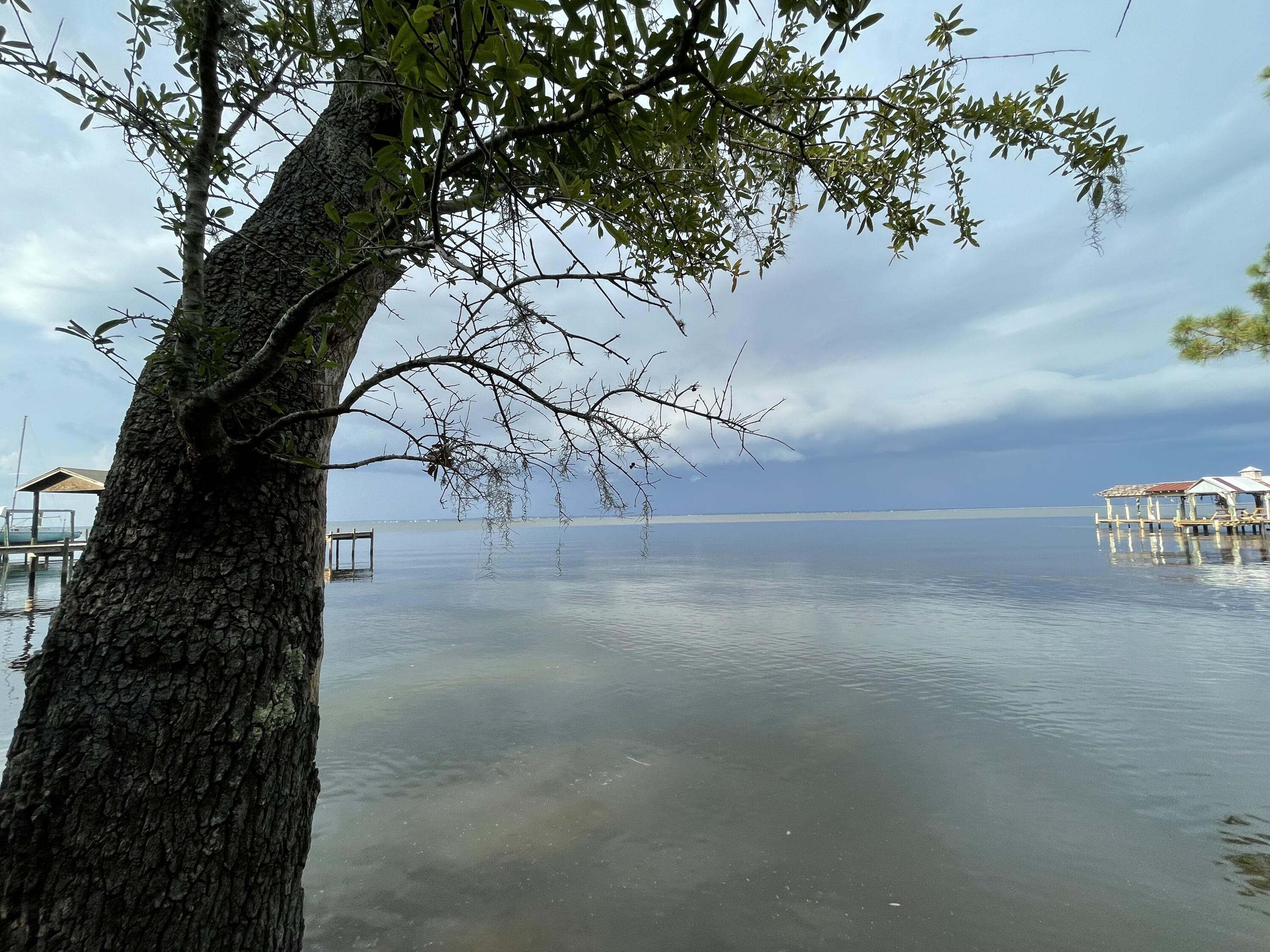 BAY BREEZE - Land