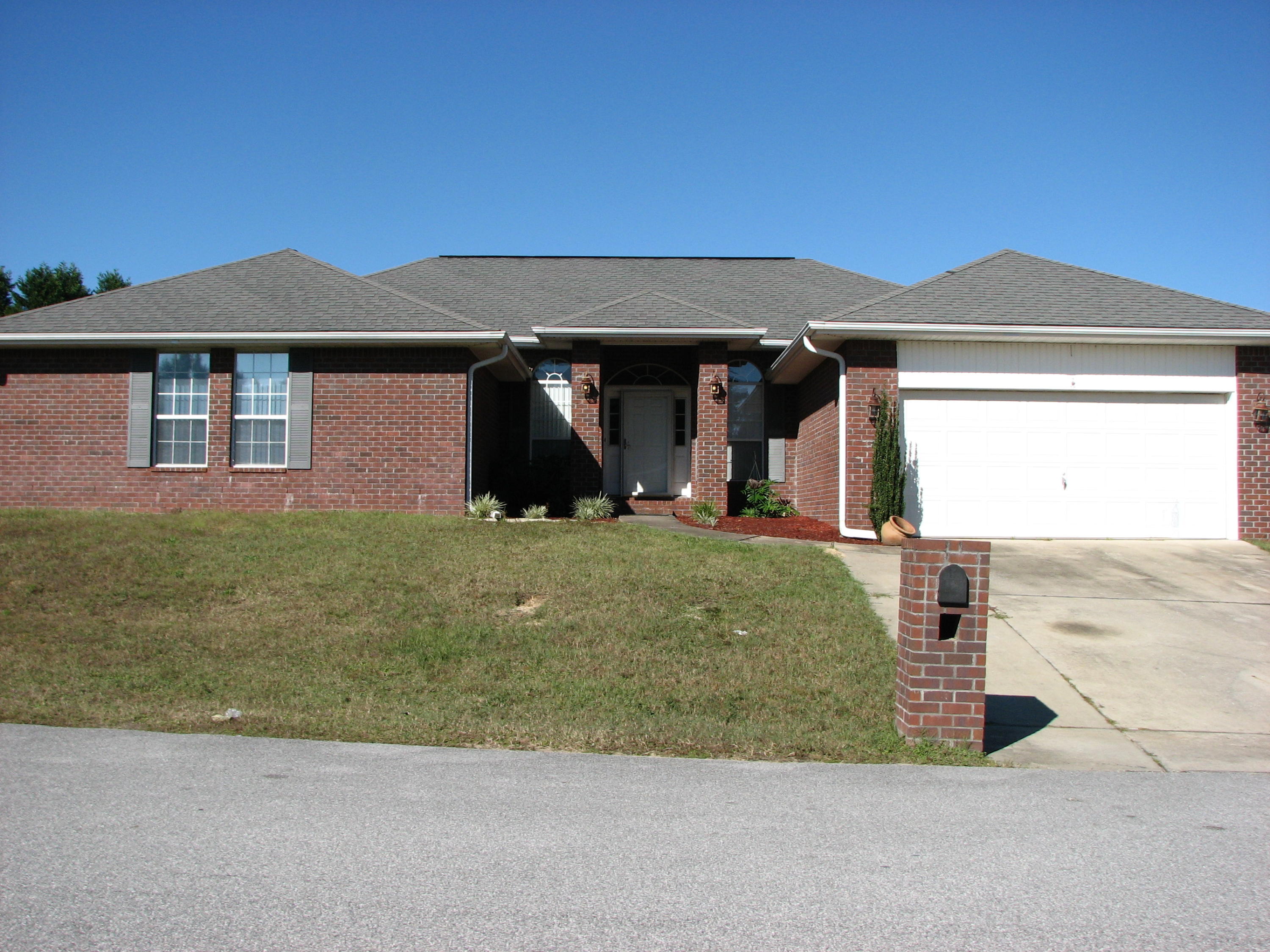 PLENTY OF SPACE IN THIS BRICK HOME LOCATED IN LEE FARMS S/D, FENCED BACKYARD, COVERED REAR PORCH FOR ENTERTAINING (30X12), PLUS OPEN PATIO AREA, SPACIOUS OPEN FLOOR PLAN INCLUDES OFFICE OR EXERCISE ROOM, DINING ROOM, CHEFS KITCHEN WITH ALL APPLIANCES (''AS IS''), LOADS OF CABINETS, WORK ISLAND, PASS THRU TO FAMILY ROOM WHICH HAS WOOD BURNING FIREPLACE, PLUS 4 BEDROOMS (ALL GOOD SIZE). OVERSIZED LAUNDRY ROOM HAS ROOM FOR FREEZER & MORE. BEING SOLD ''AS IS''.