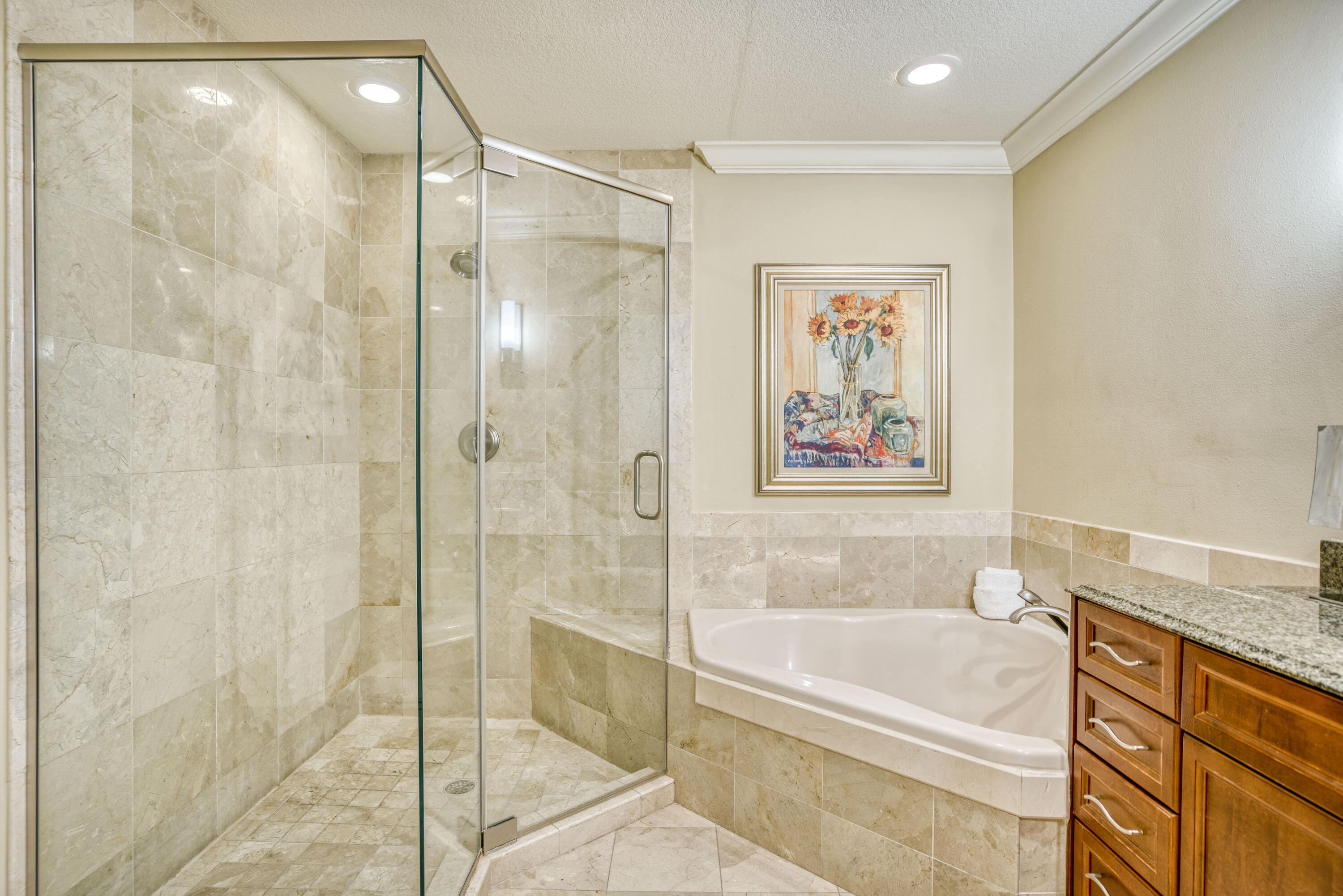 EMERALD GRANDE - Residential