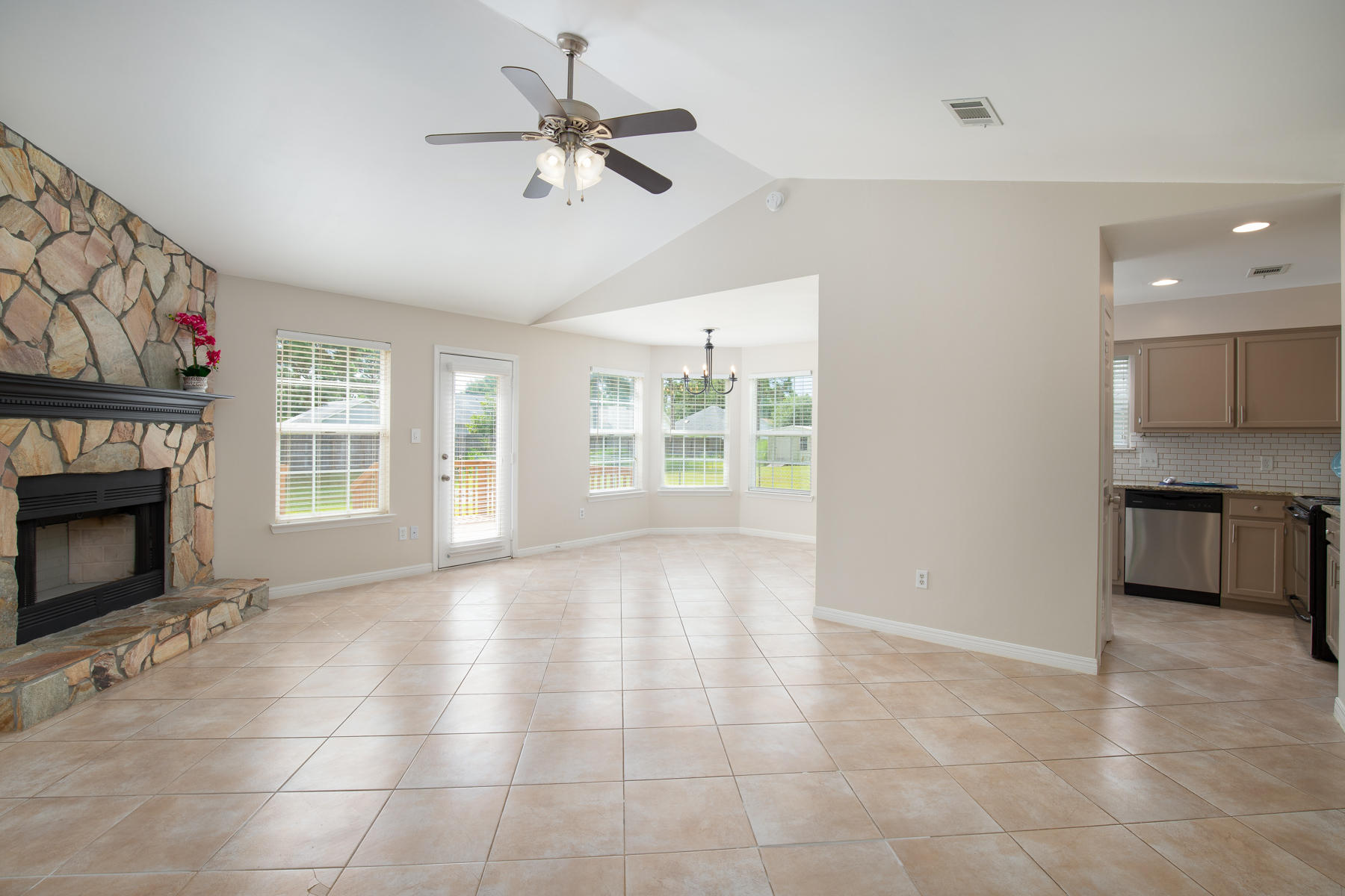 FOX DEN VILLAGES PHASE III - Residential Lease
