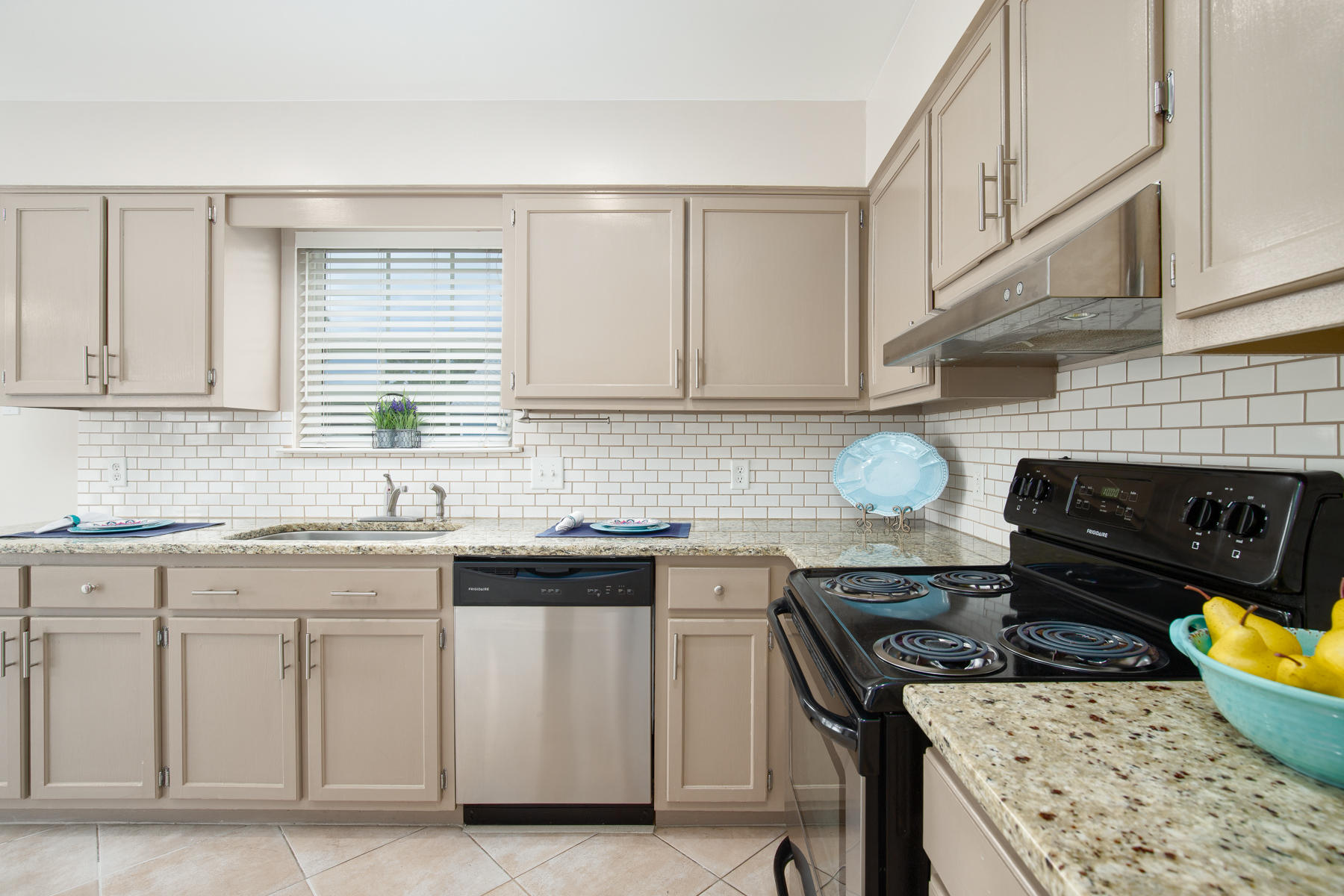 FOX DEN VILLAGES PHASE III - Residential Lease