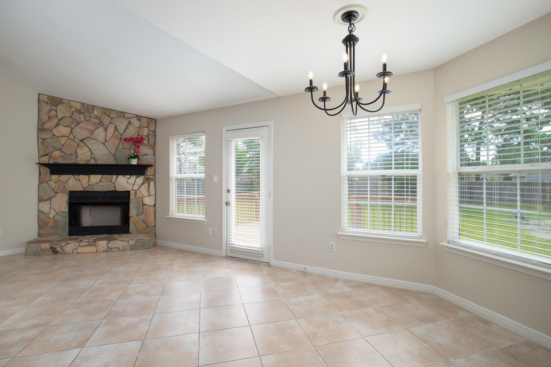 FOX DEN VILLAGES PHASE III - Residential Lease