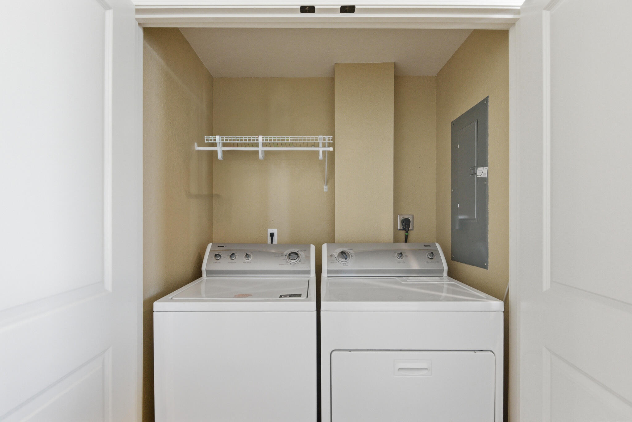 MAINSAIL CONDO PH 3 - Residential
