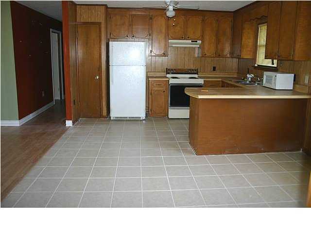 WHISPERING LAKES ESTATES - Residential Lease