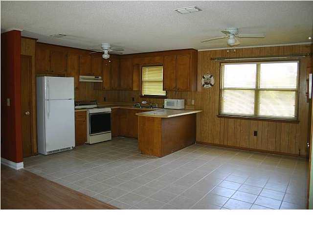 WHISPERING LAKES ESTATES - Residential Lease