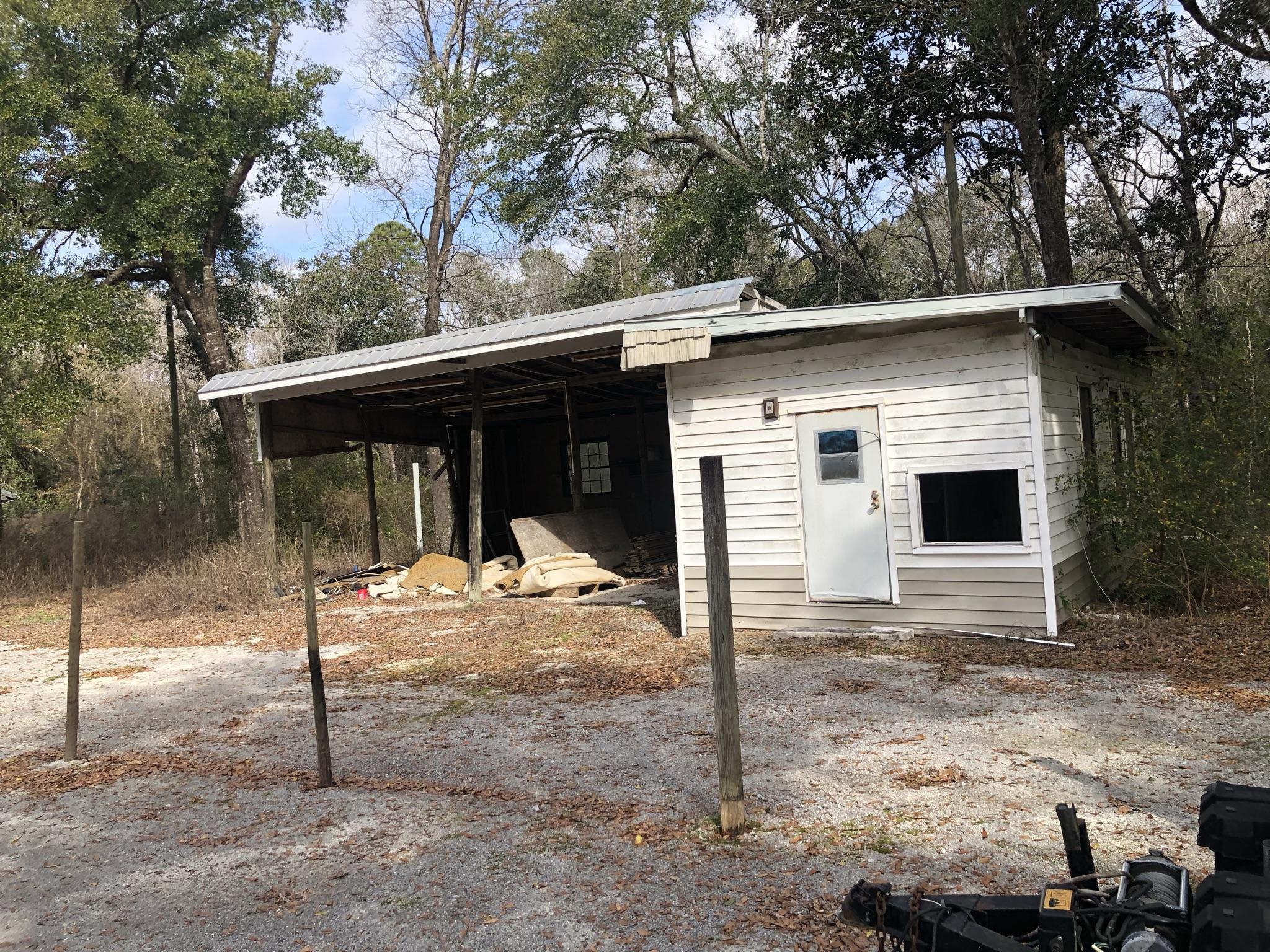 Located in the booming area of Freeport, close to schools and main highways. 
Manufactured home needing TLC.  Great opportunity for rental income once renovated. Buyer to verify lot dimensions and acreage.