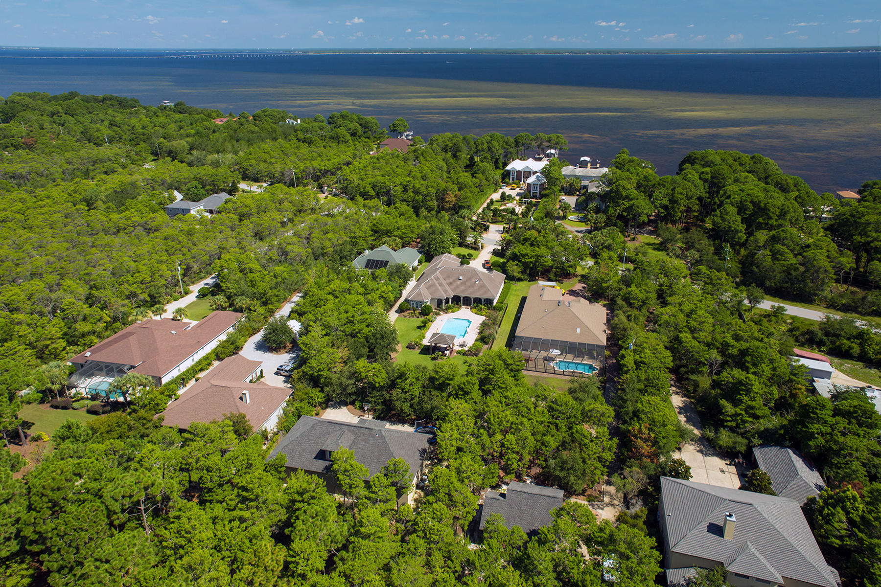 WHISPERING OAKS - Residential