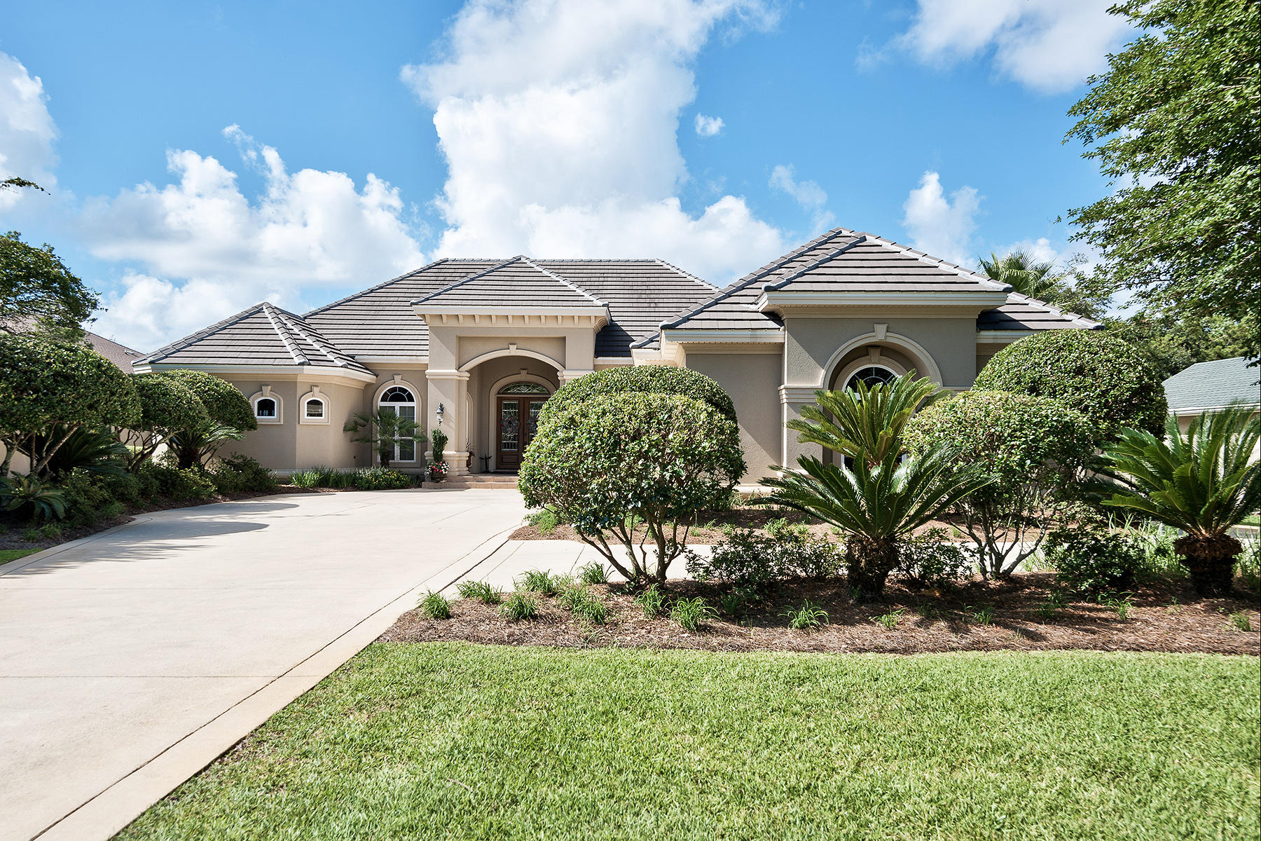 WHISPERING OAKS - Residential