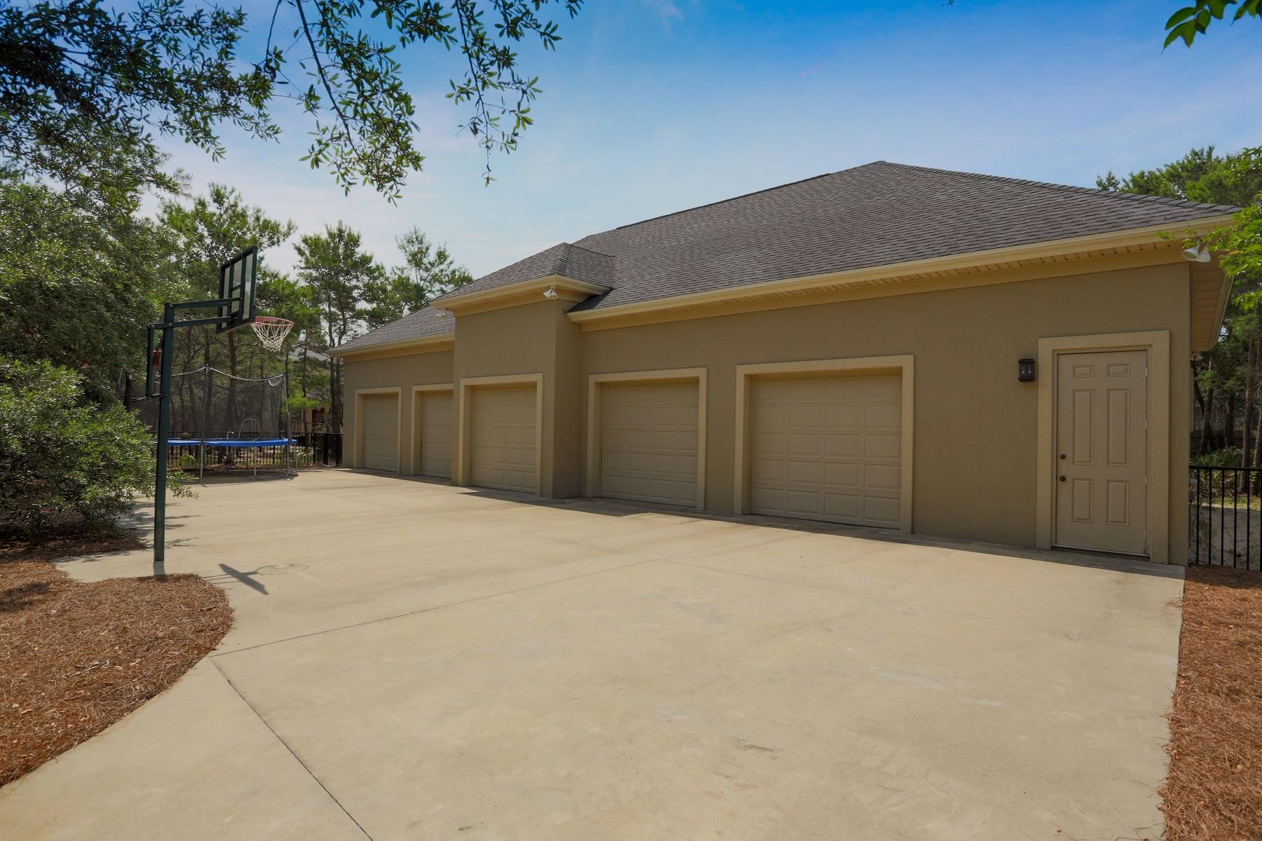 WHISPERING OAKS - Residential