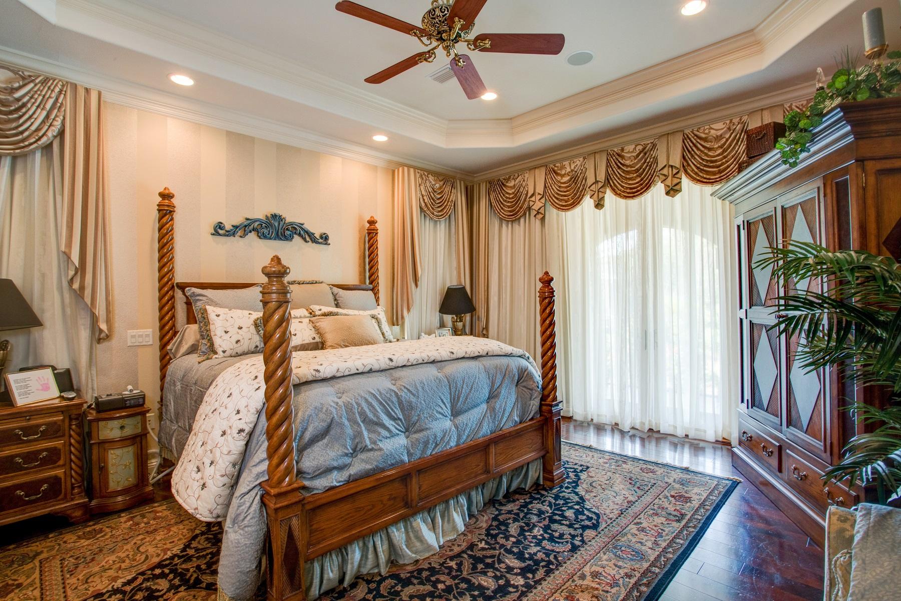 WHISPERING OAKS - Residential