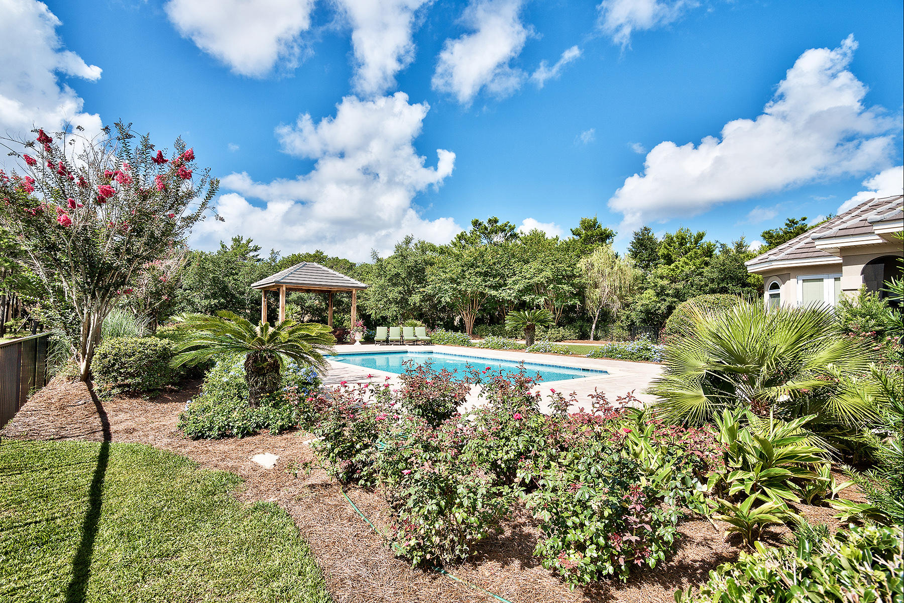 WHISPERING OAKS - Residential
