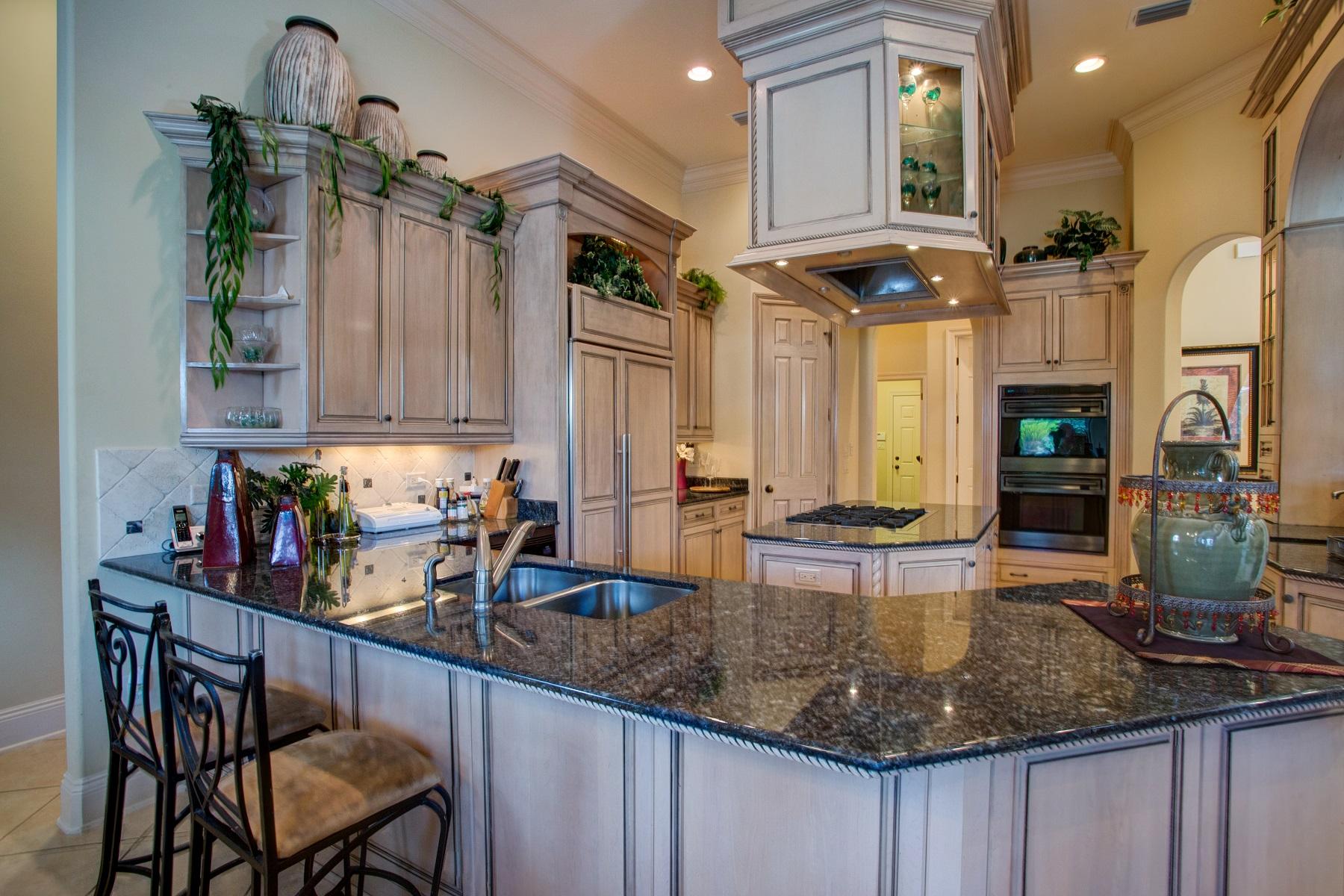 WHISPERING OAKS - Residential