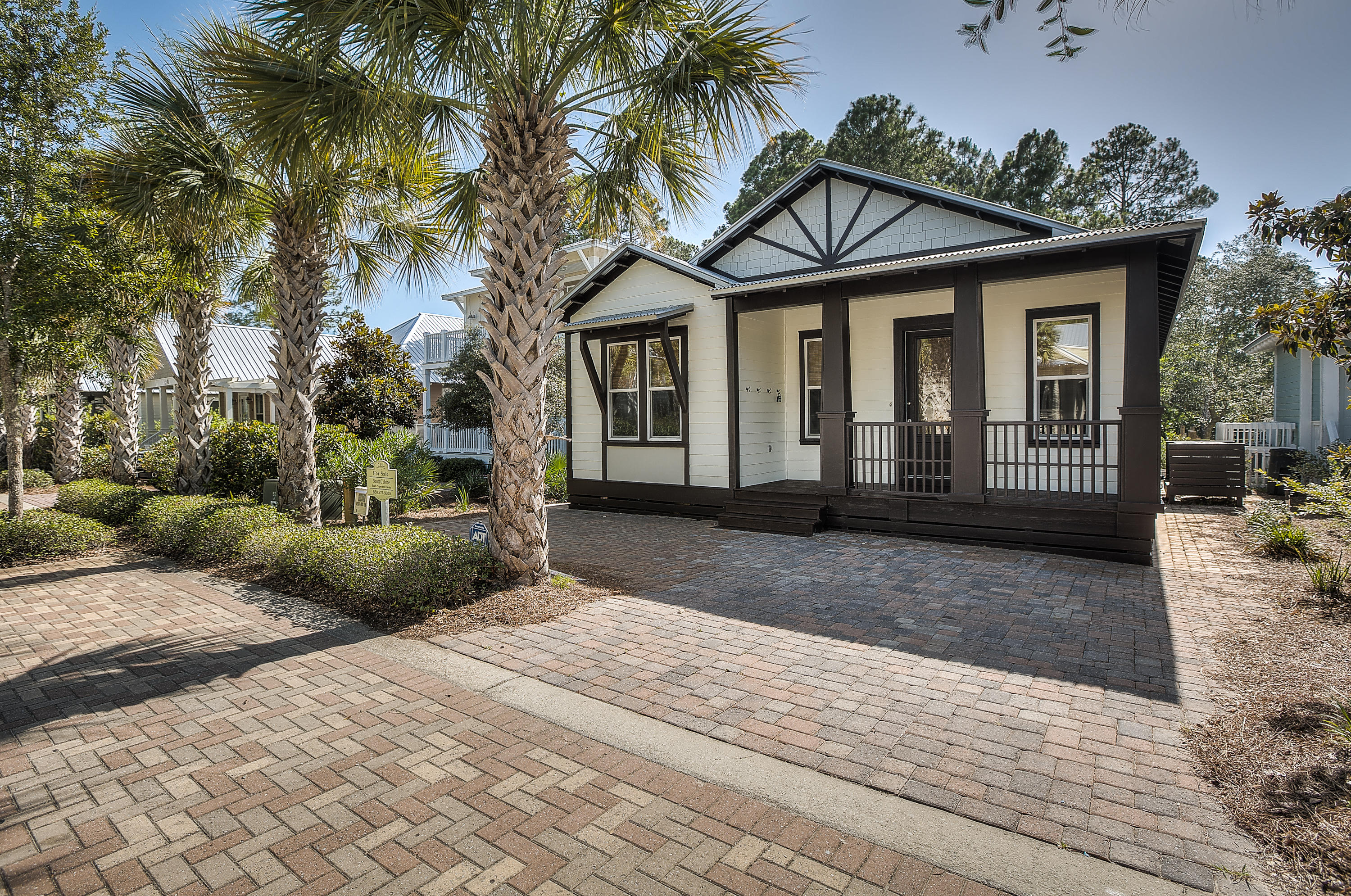 COTTAGES AT EASTERN LAKE - Residential