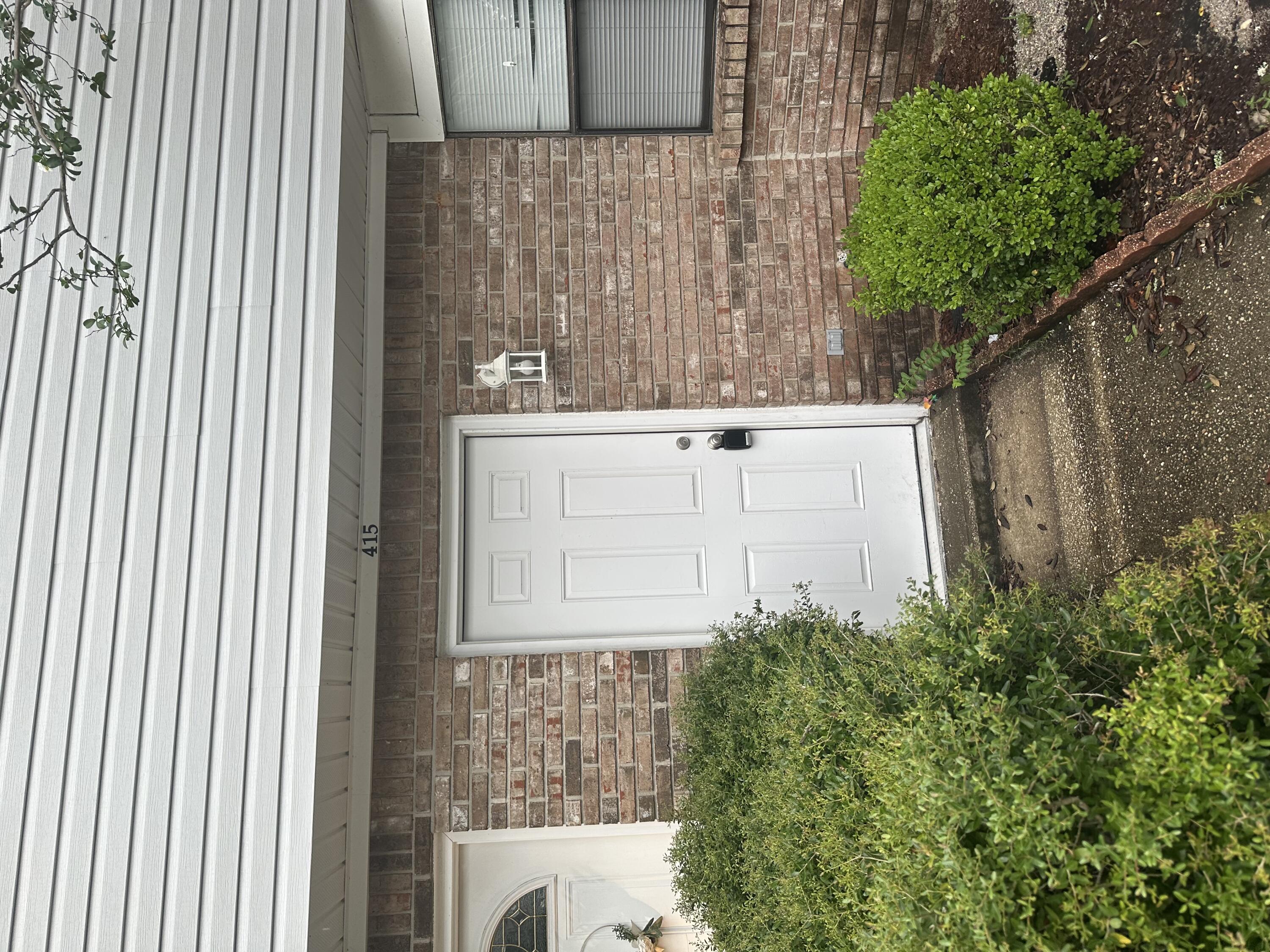 Great 2 bedroom/ 2.5 Bath townhome in the heart of Fort Walton Beach. This townhome is in a great location for either Eglin or Hurlburt Air Force Base. Location is also convenient  to shopping, beaches, and other water activity. Unit comes with boatslip. Come by and view today. Sorry No Pets