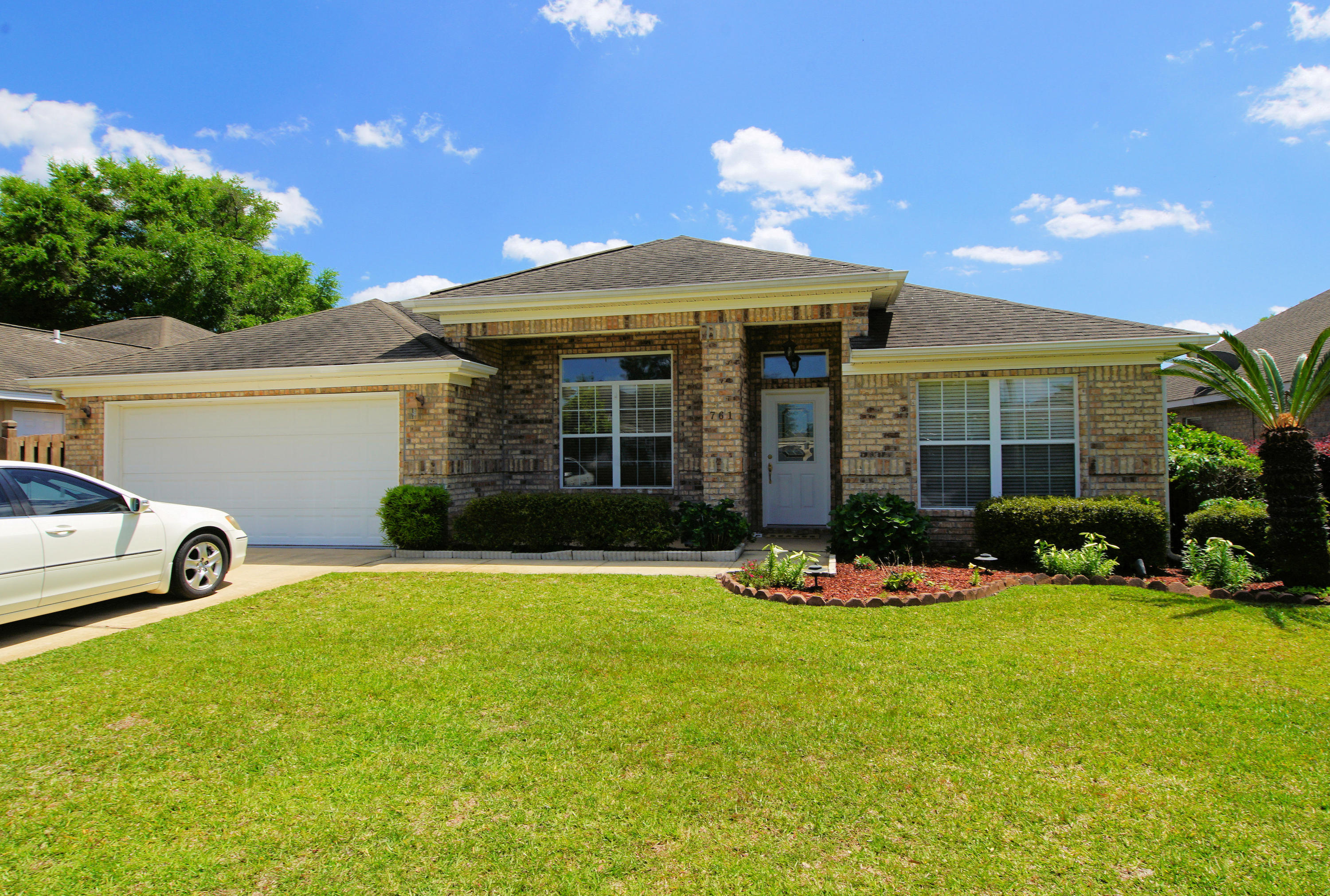 ALL BRICK 4 BEDROOMS 2 BATHS SINGLE-STORY, VERY APPEALING AND SPACIOUS SPLIT BEDROOM PLAN. BEAUTIFUL HARDWOOD FLOOR ,SECURED COMMUNITY WITH A COMMUNITY POOL! HAS AN OVERSIZED GREATROOM W/ A LIGHTED TRAYED CEILING AND GAS FIREPLACE, I0 FT. CEILINGS IN MAIN LIVING AREAS. THE GOURMET KITCHEN HAS AN ISLAND, A BREAKFAST BAR, CHERRY CABINETS W/STAINLESS STEEL APPLIANCES BEAUTIFUL PLANT LEDGES, CHAIRRAIL AND LOTS OF CROWN MOULDING. THE MASTER SUITE HAS A LIGHTED TRAYED CEILING, HIS AND HERS OVERSIZED CLOSETS AND A DOOR THAT LEADS TO THE 38X10 COVERED PORCH. THE BATH HAS A DOUBLE VANITY, A WHIRLPOOL GARDEN TUB, A SEPERATE SHOWER W/ A GLASS BLOCK WINDOW, 12X12 TILE FLOOR AND CHERRY CABINETS. VERY CLOSE TO WALMART, SAM'S CLUB ,WHITE SAND BEACHES AND BOTH BASES.
