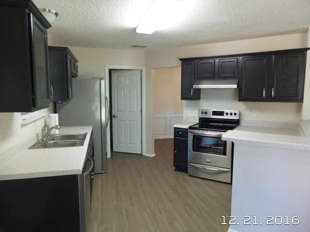 RIVERCHASE S/D PH 2 - Residential Lease