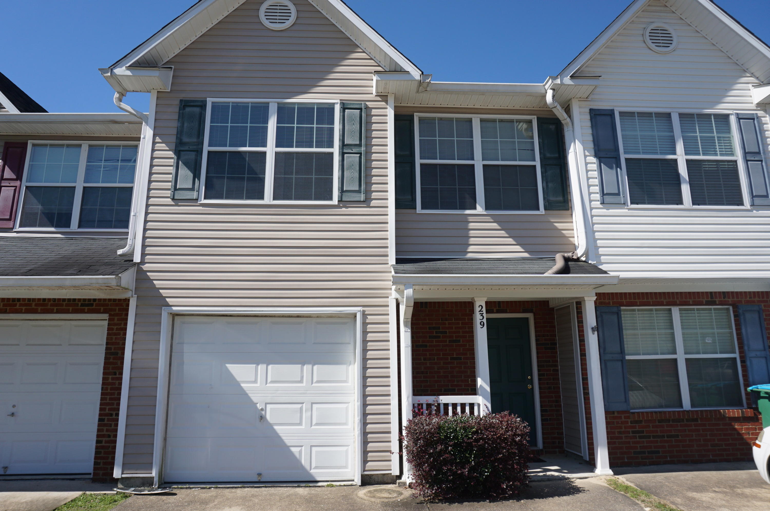 ROLLING PINES T/H LOT 80 BLK C - Residential Lease