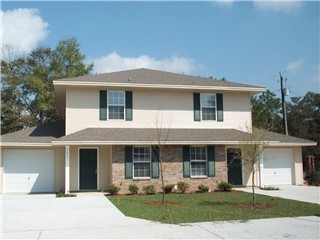 Great 2 bedroom Town homes in convenient location! Each bedroom has a full bath, lots of closet space, washer/dryer connections. Lawn service and pest control are provided by the owner. Available November, 5th!