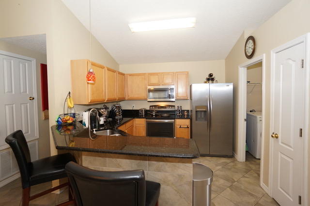 PARADISE RETREAT - Residential Lease