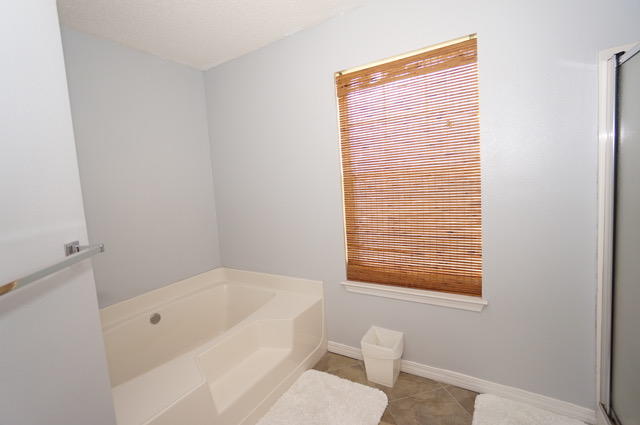 PARADISE RETREAT - Residential Lease