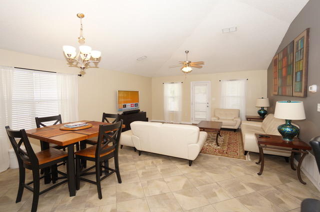 PARADISE RETREAT - Residential Lease