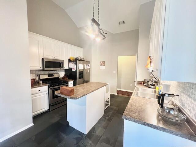 HIDDEN LAKES - Residential Lease
