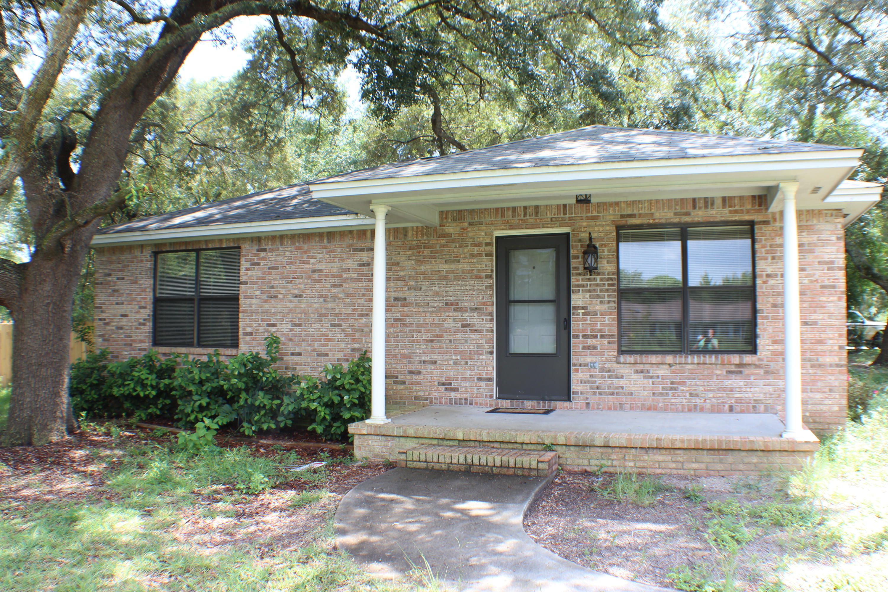 Brick! Brick! Brick! Nice Starter home or small family. nice flow through living space and Kitchen. 1100 square foot 3* bedroom, 1 bathroom home. Home is in excellent condition with updated bathroom, kitchen, and new roof. Large lot with privacy fence, Schlage Connect keyless entry/security system, indoor laundry room off hallway, and storage shed in yard. Very energy efficient home with
central heat and air conditioning. Newer refrigerator, and dishwasher. Affordable home with great storage MOTIVATED SELLER! Seller willing to give credit at closing for 3rd bedroom conversion Buyer to verify all info and dimensions.