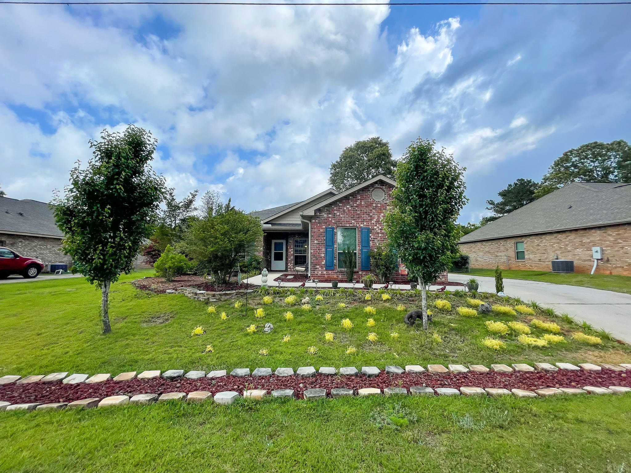 **BE SURE TO CHECK OUT THE 3D MATTERPORT TOUR**  SHOWINGS START FRIDAY AM! Welcome home to this well-maintained, one-owner, single story home in Autumn Woods! This all brick home has a well laid out floor plan, with approximately 1546 square feet. It has 3 bedrooms, 2 baths, and a nice side entry 2 car garage.   The kitchen has eating space in the breakfast nook and there is a separate flex/Dining Room available as well.  The living room has a beautiful tray ceiling and sliders leading to the back yard.  A large master bedroom also has a tray ceiling and features its own en-suite with dual vanities, a walk-in closet, garden tub and a separate shower stall.  Two additional bedrooms are located on the opposite side of the home and share a hall bathroom.  (CLICK MORE) Enjoy your morning coffee on the screened-in patio overlooking the large, chain-link fenced backyard.  Additional upgrades include recessed lighting, partial gutters, chair rail, crown molding, and more!   A termite bond is in place with Premier Termite & Pest Control.